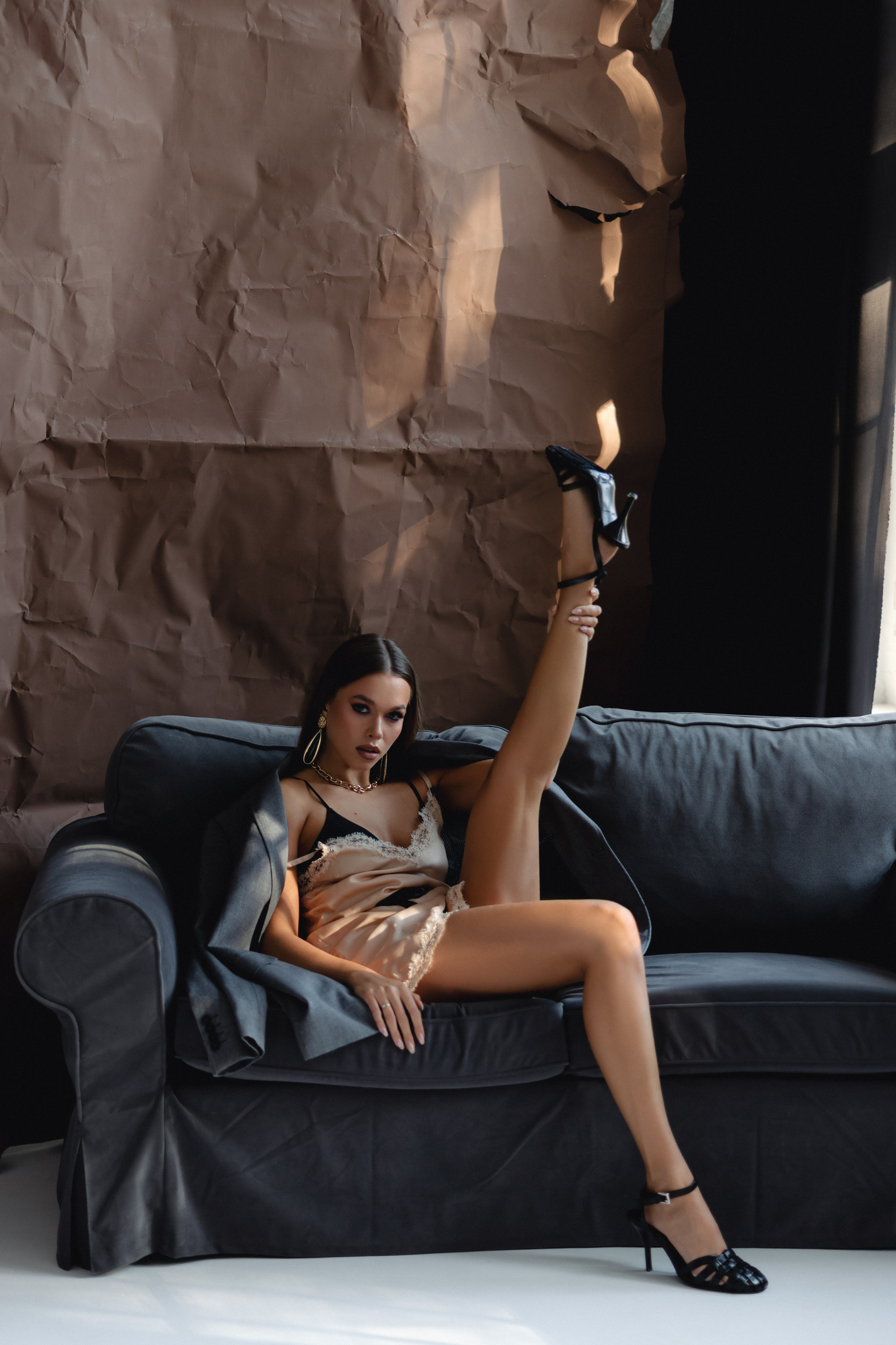 Fotograf Sasha Mudriakova, modelka Kaja Stankiewicz, makijaż @rion.mua, biżuteria TOUS