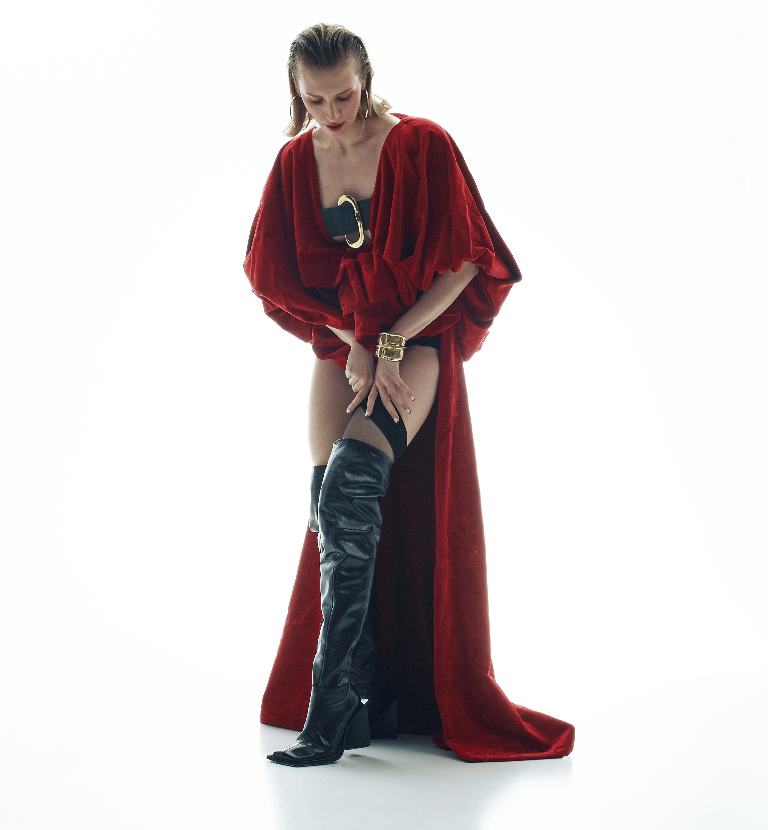 Fotograf Vitalii Hychkevich, modelka Zuzia Rybińska, makijaż i włosy Kate Ukhova, ubrania projektu A.Cotte - Angelica Kotowska