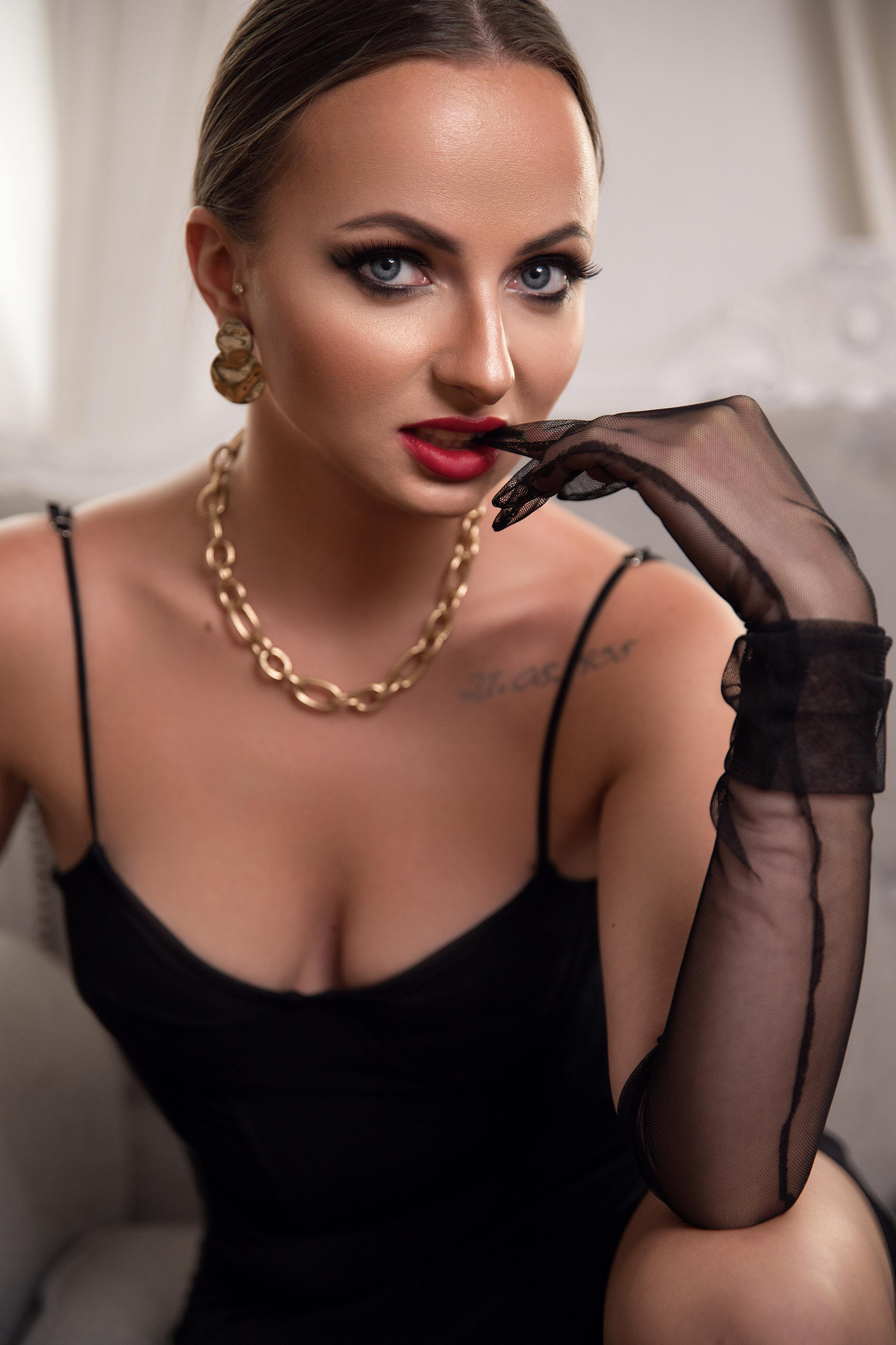 Sesja zdjęciowa w stylu filmu „Śniadanie u Tiffany’ego”. Ilona Stenyk Fashion Stylist Polska