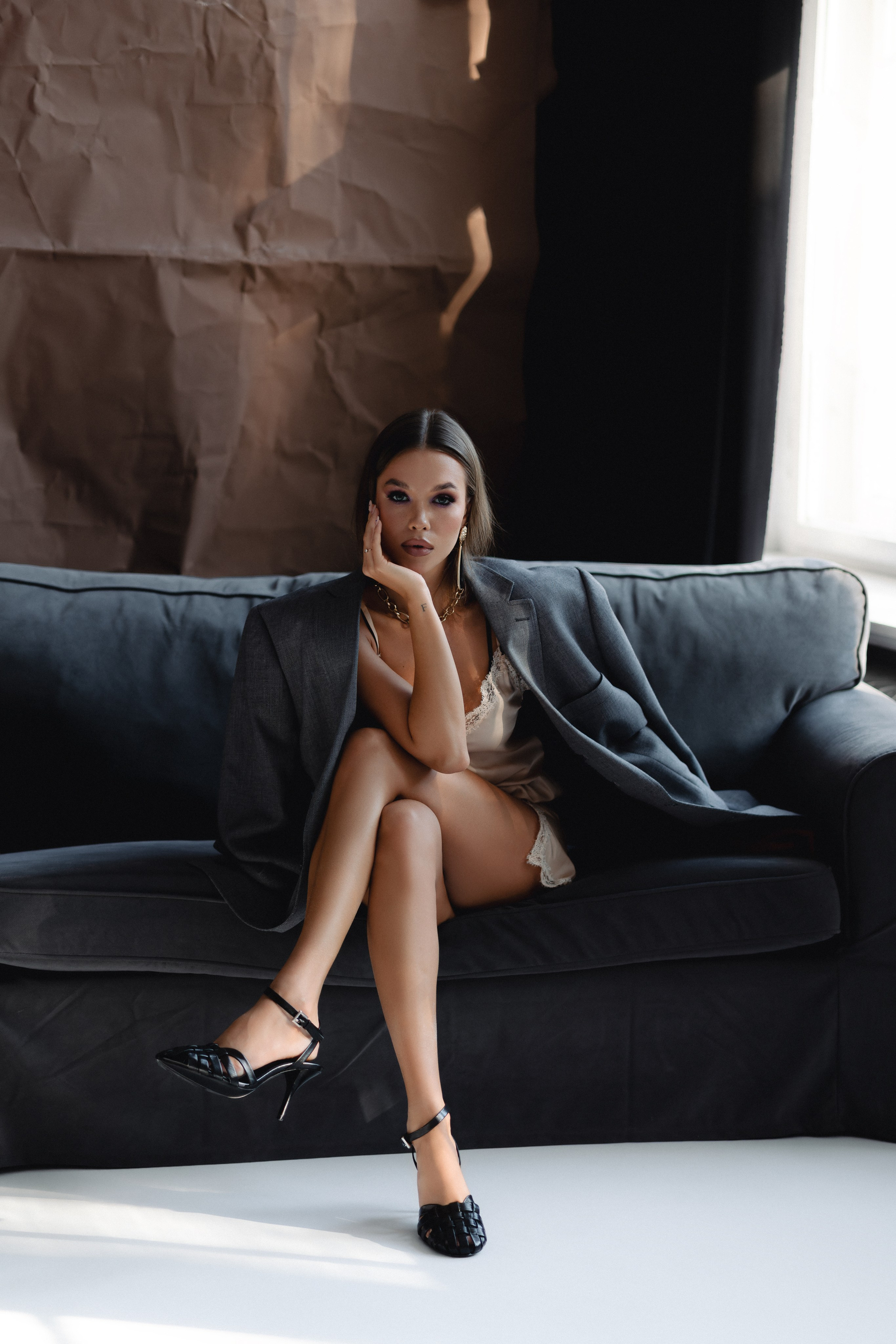 Fotograf Sasha Mudriakova, modelka Kaja Stankiewicz, makijaż @rion.mua, biżuteria TOUS