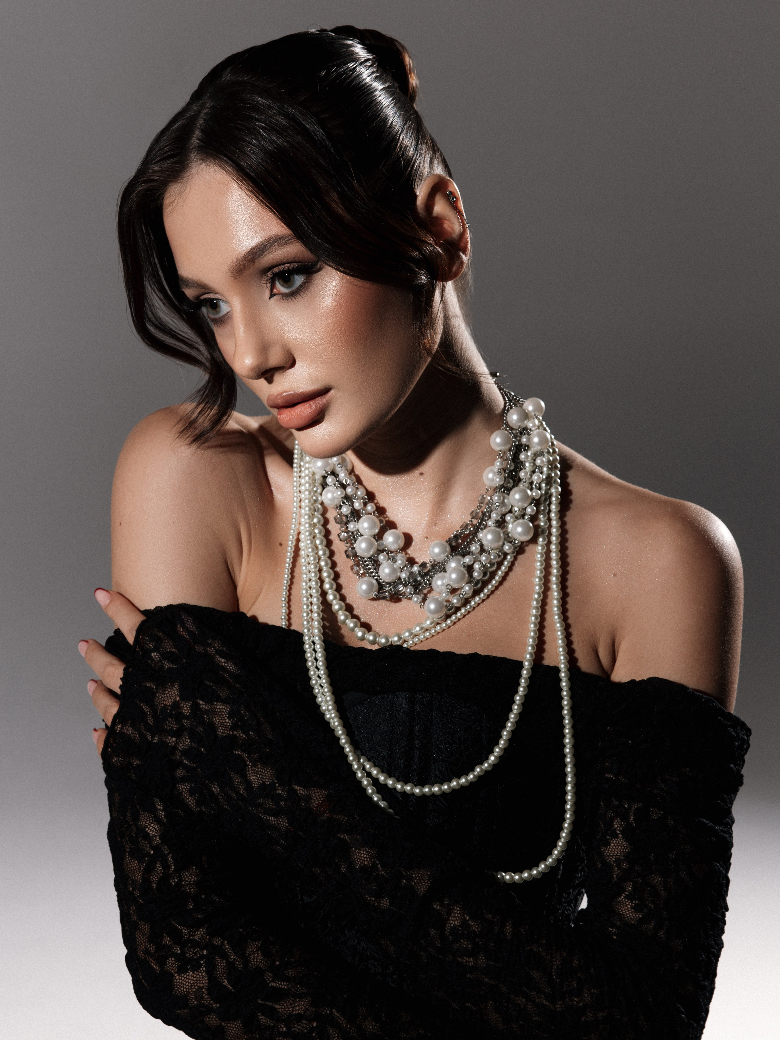 Fotograf Sasha Mudriakova, modelka Vanessa Rydlewska, makijaż @rion.mua, włosy Inna Chernenko