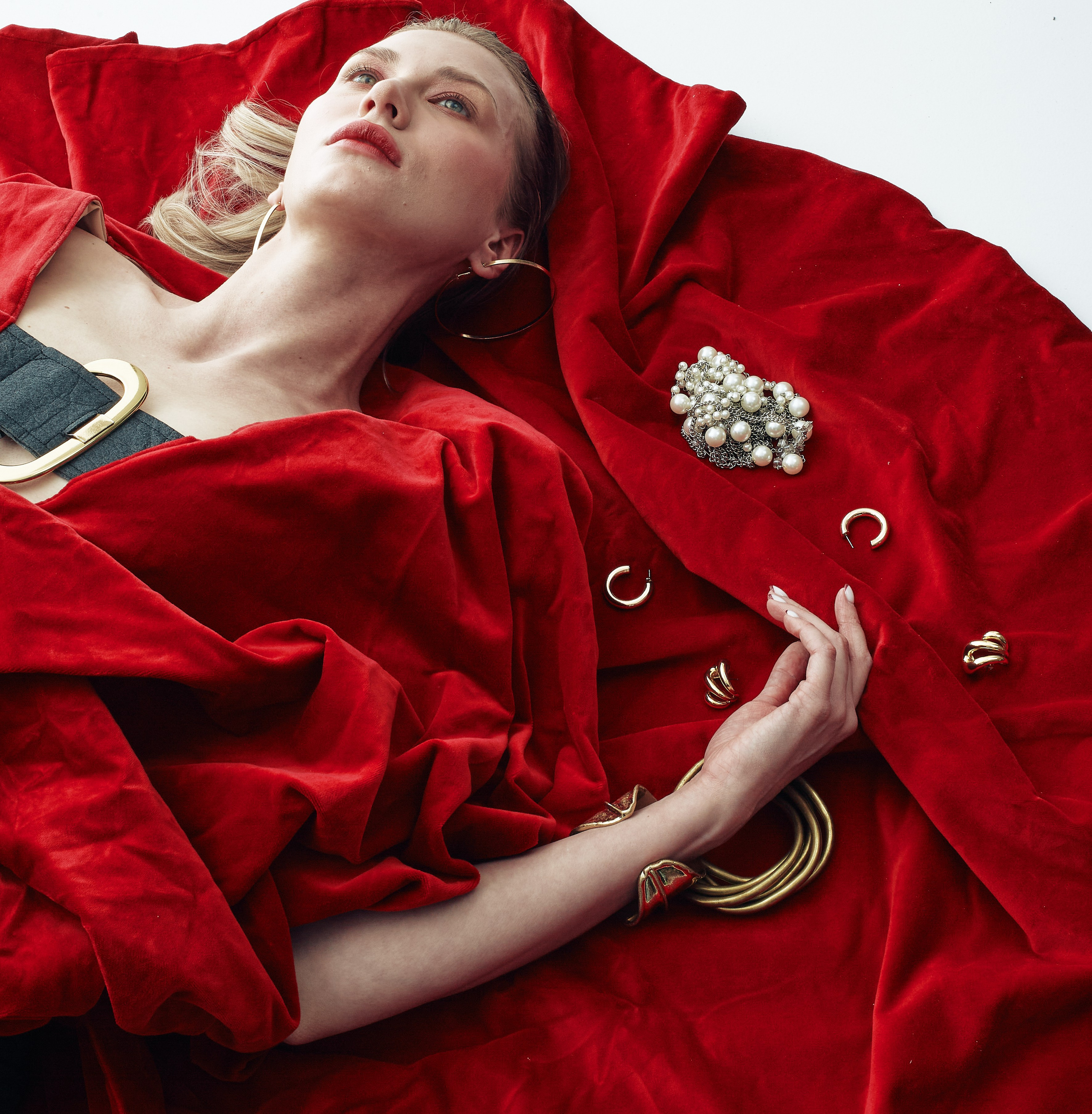 Fotograf Vitalii Hychkevich, modelka Zuzia Rybińska, makijaż i włosy Kate Ukhova, ubrania projektu A.Cotte - Angelica Kotowska