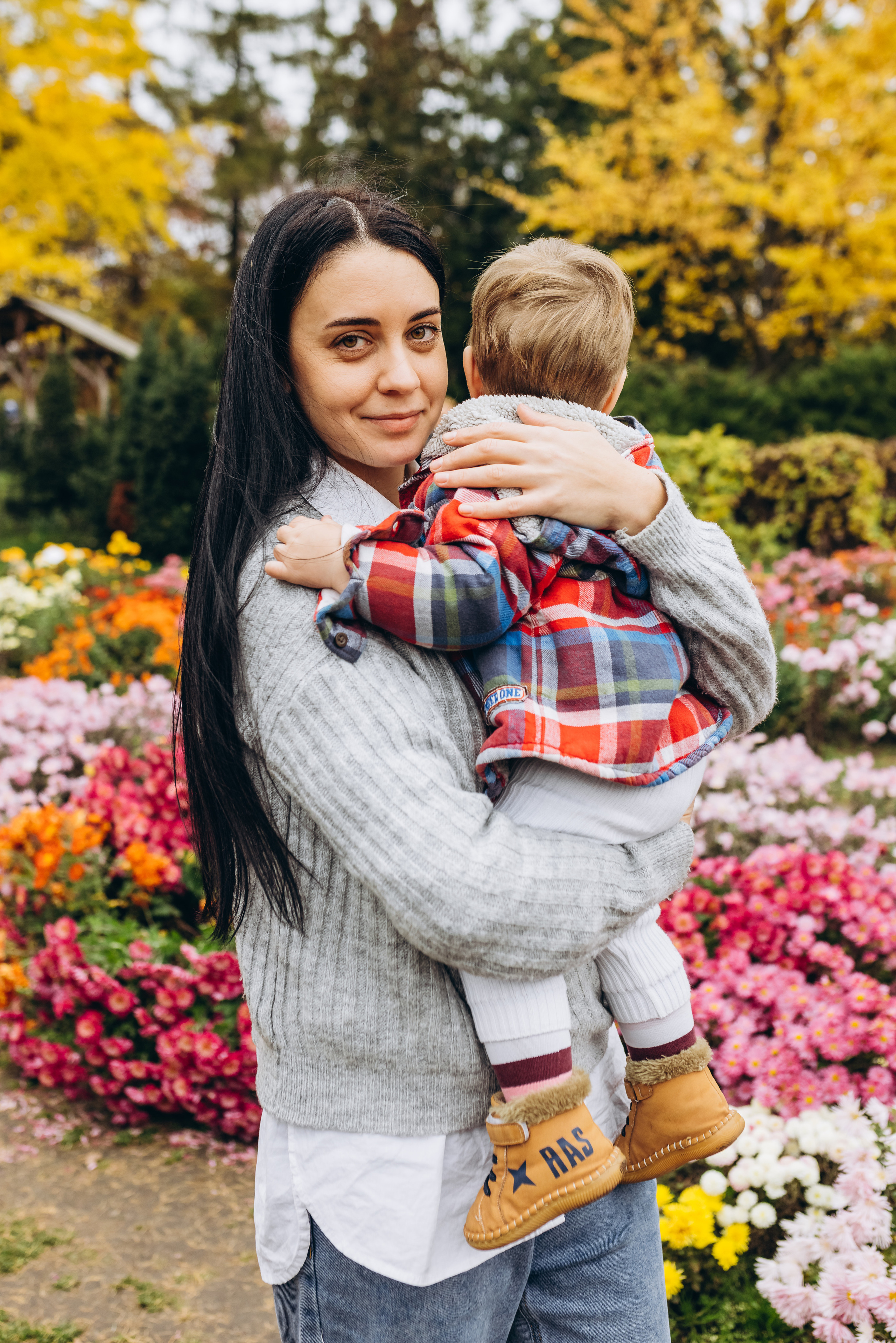 Family walk in the autunm park. Весільний фотограф Київ Осокін Євгеній