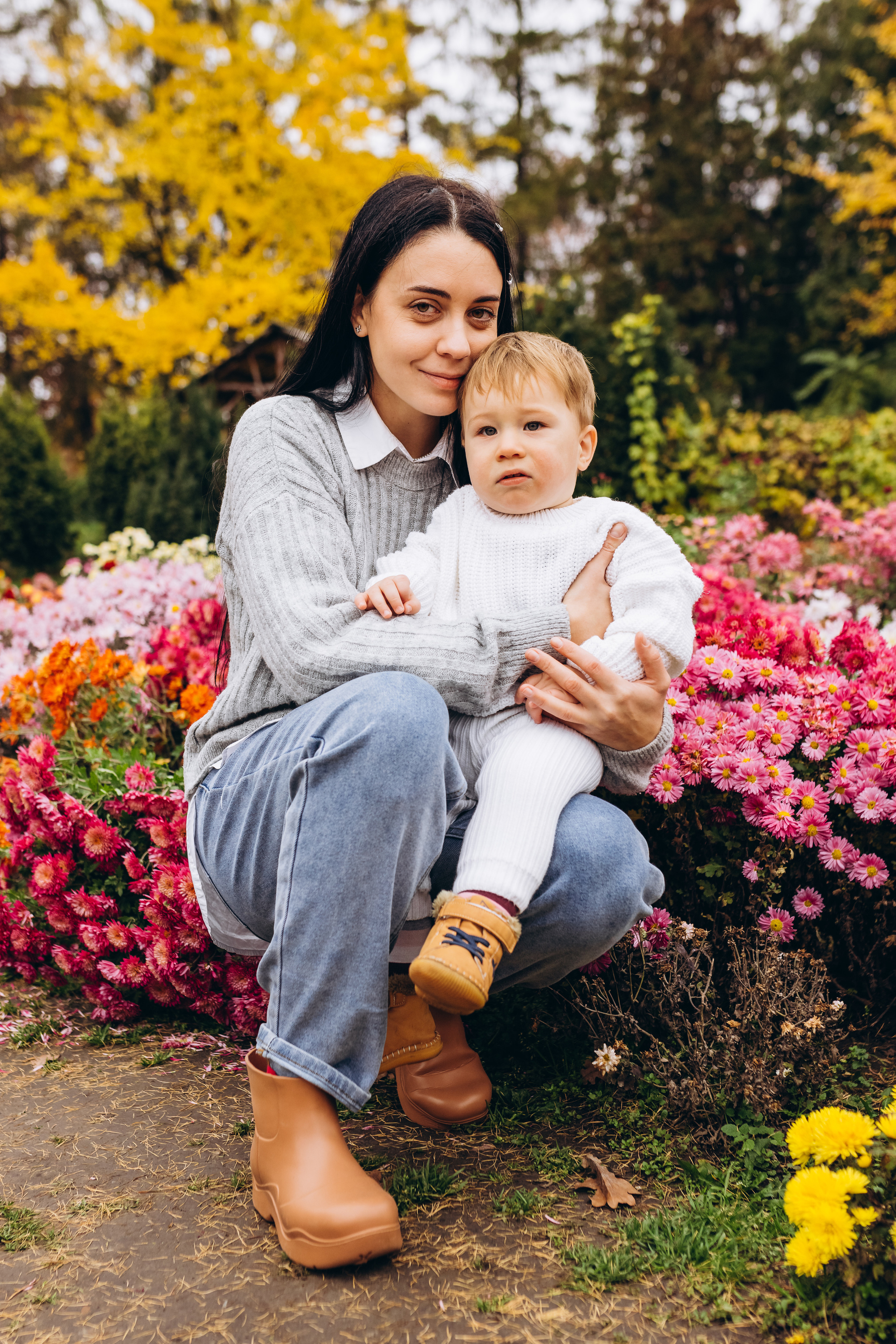 Family walk in the autunm park. Весільний фотограф Київ Осокін Євгеній