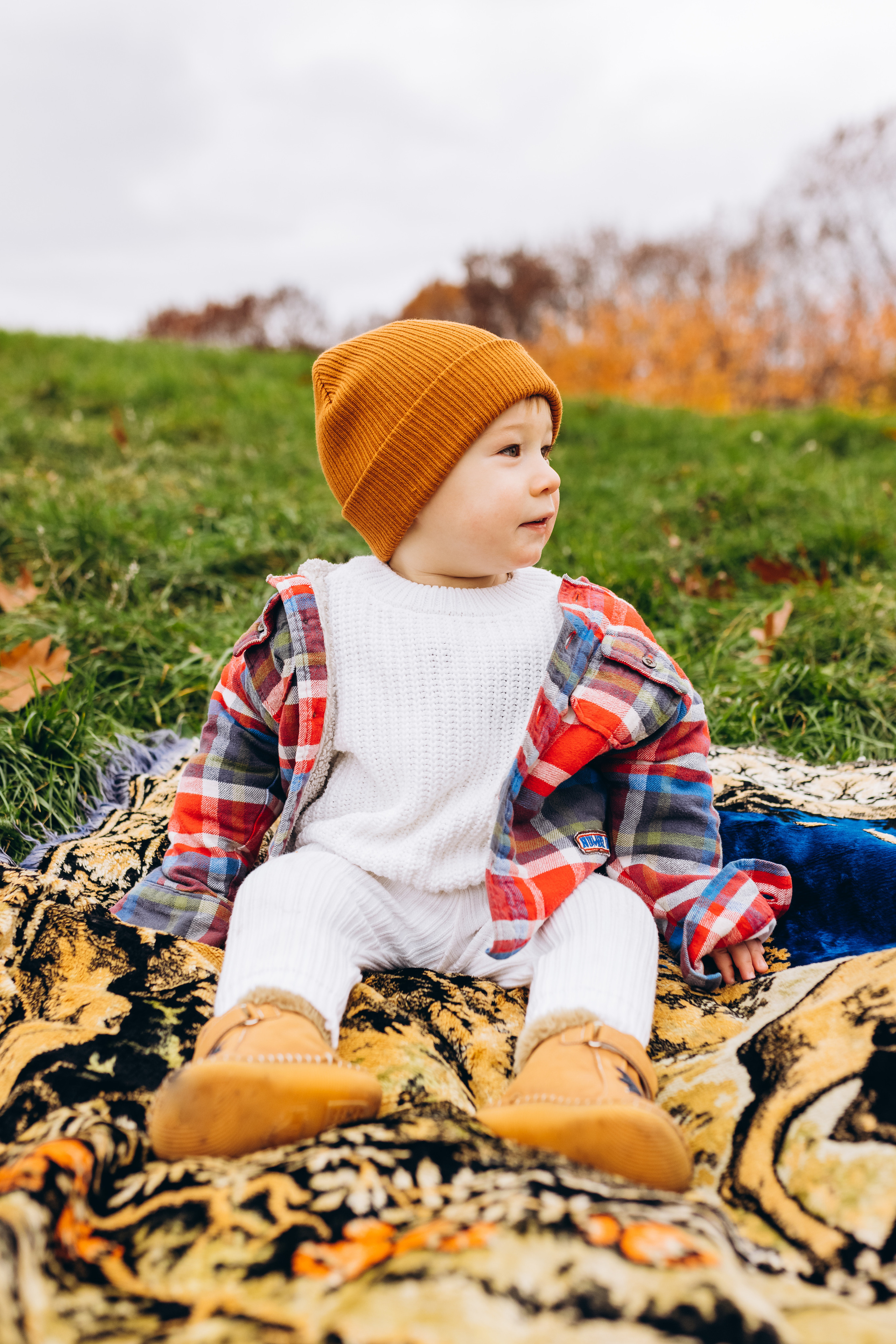 Family walk in the autunm park. Весільний фотограф Київ Осокін Євгеній