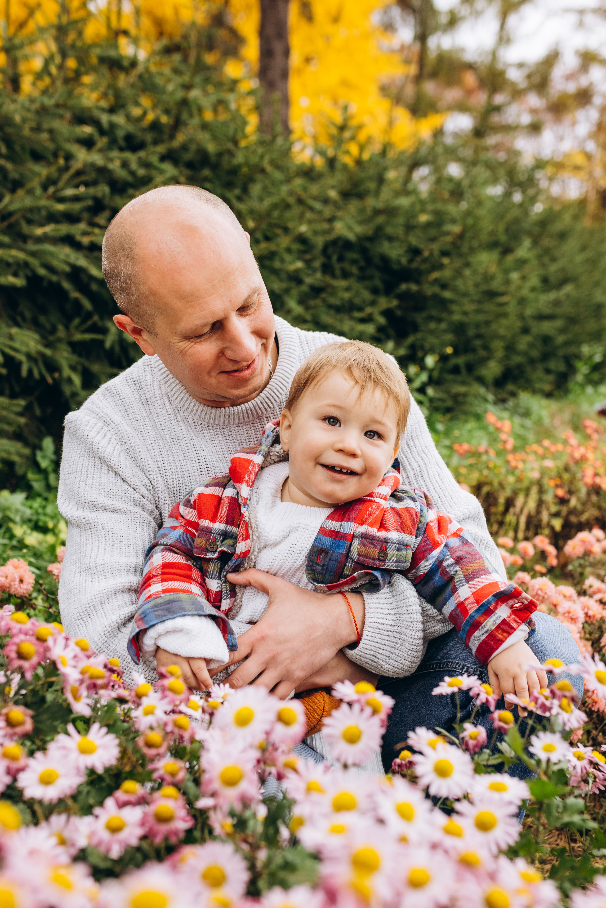 Family walk in the autunm park. Весільний фотограф Київ Осокін Євгеній
