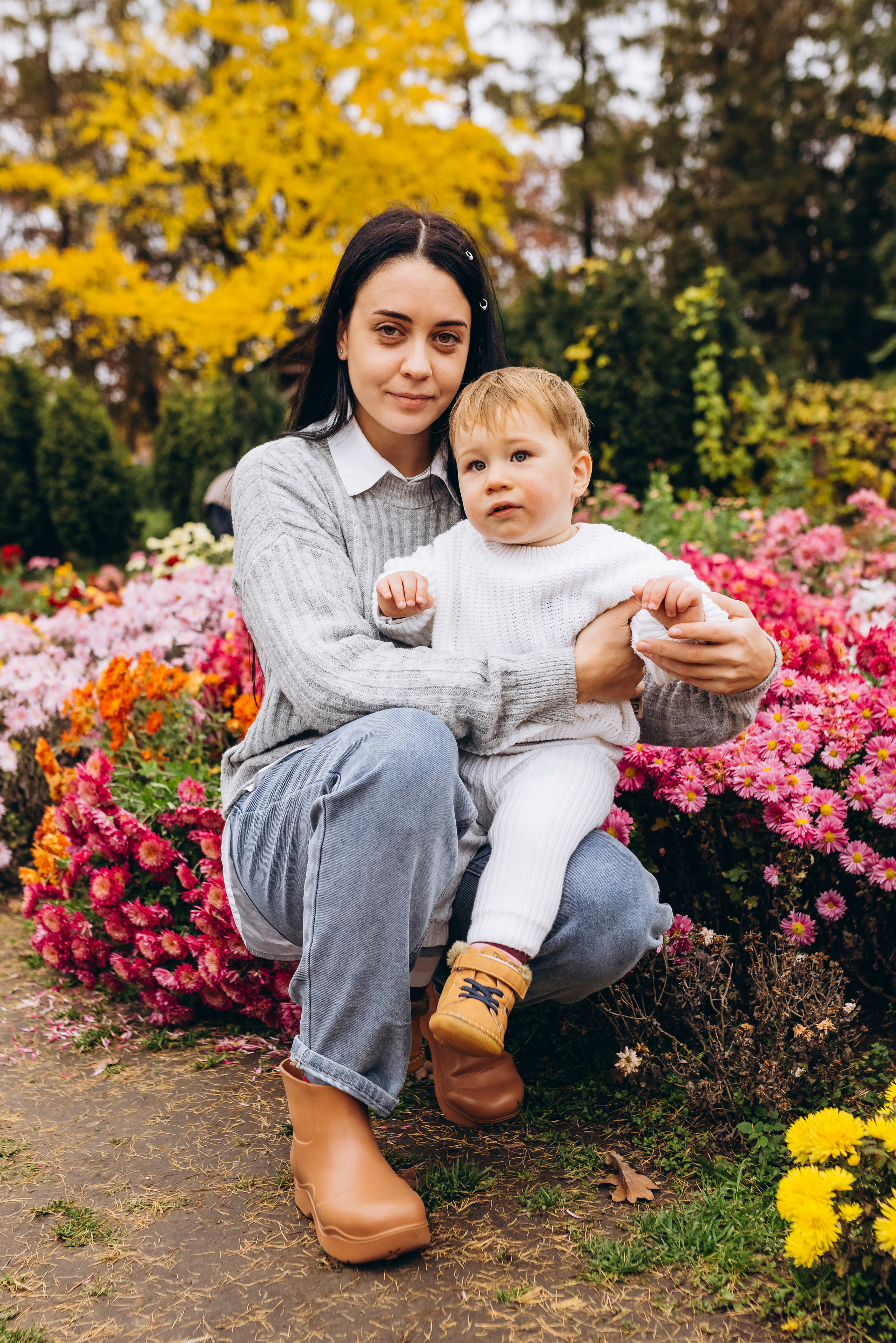 Family walk in the autunm park. Весільний фотограф Київ Осокін Євгеній