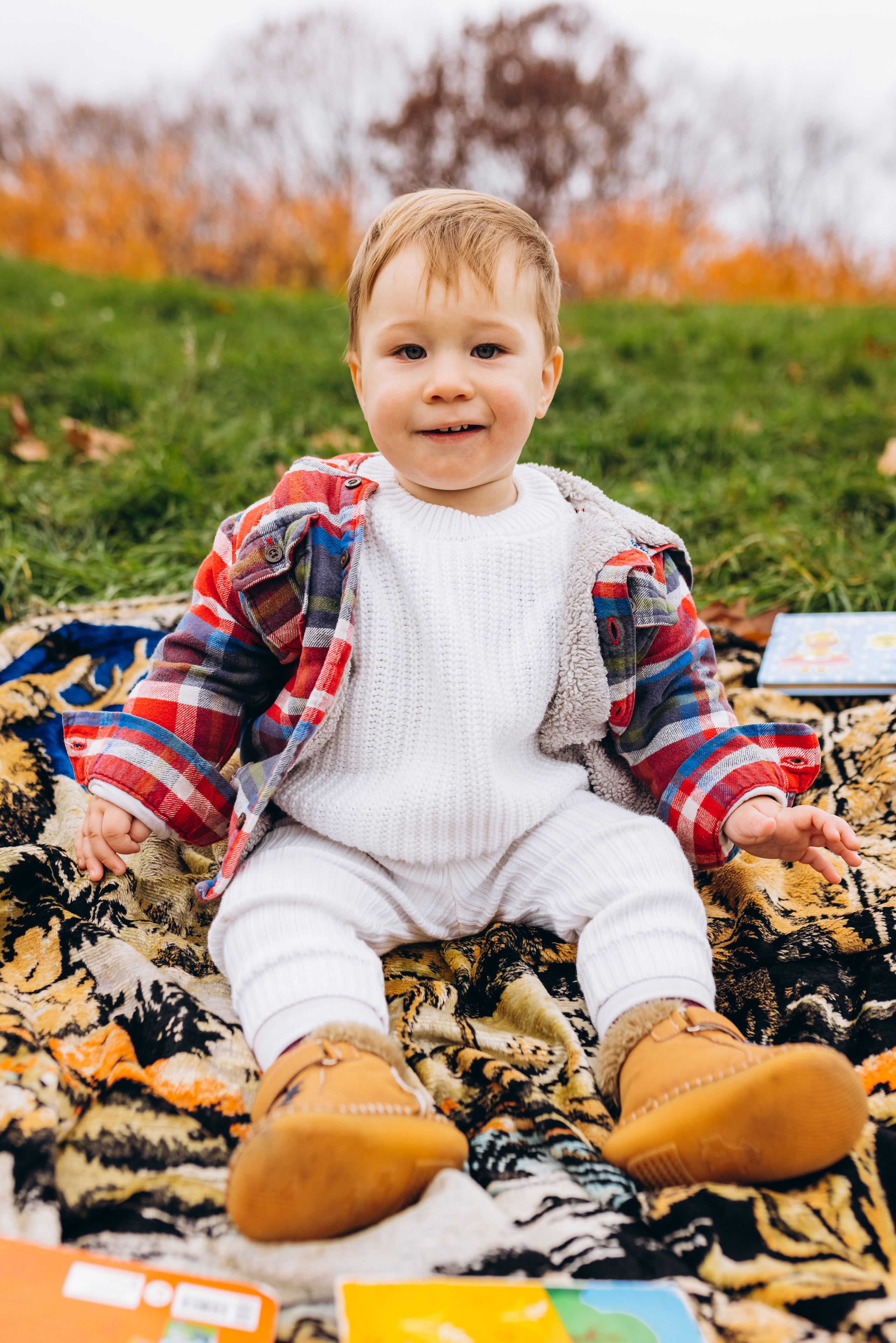 Family walk in the autunm park. Весільний фотограф Київ Осокін Євгеній