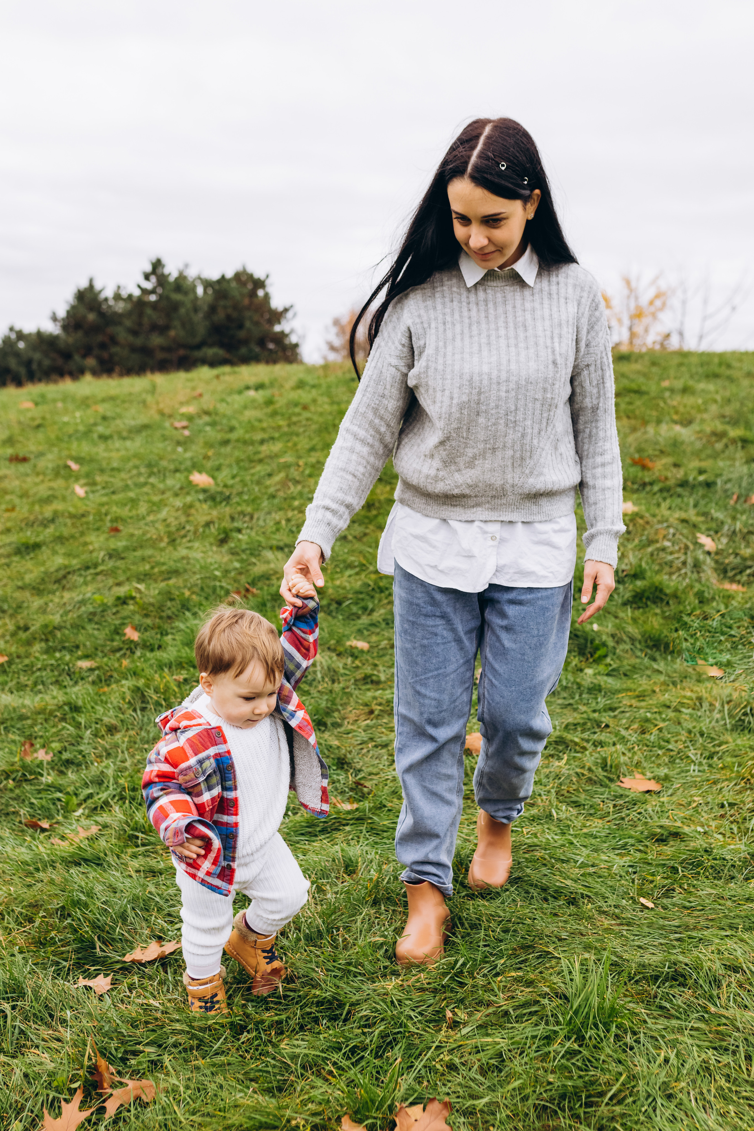 Family walk in the autunm park. Весільний фотограф Київ Осокін Євгеній