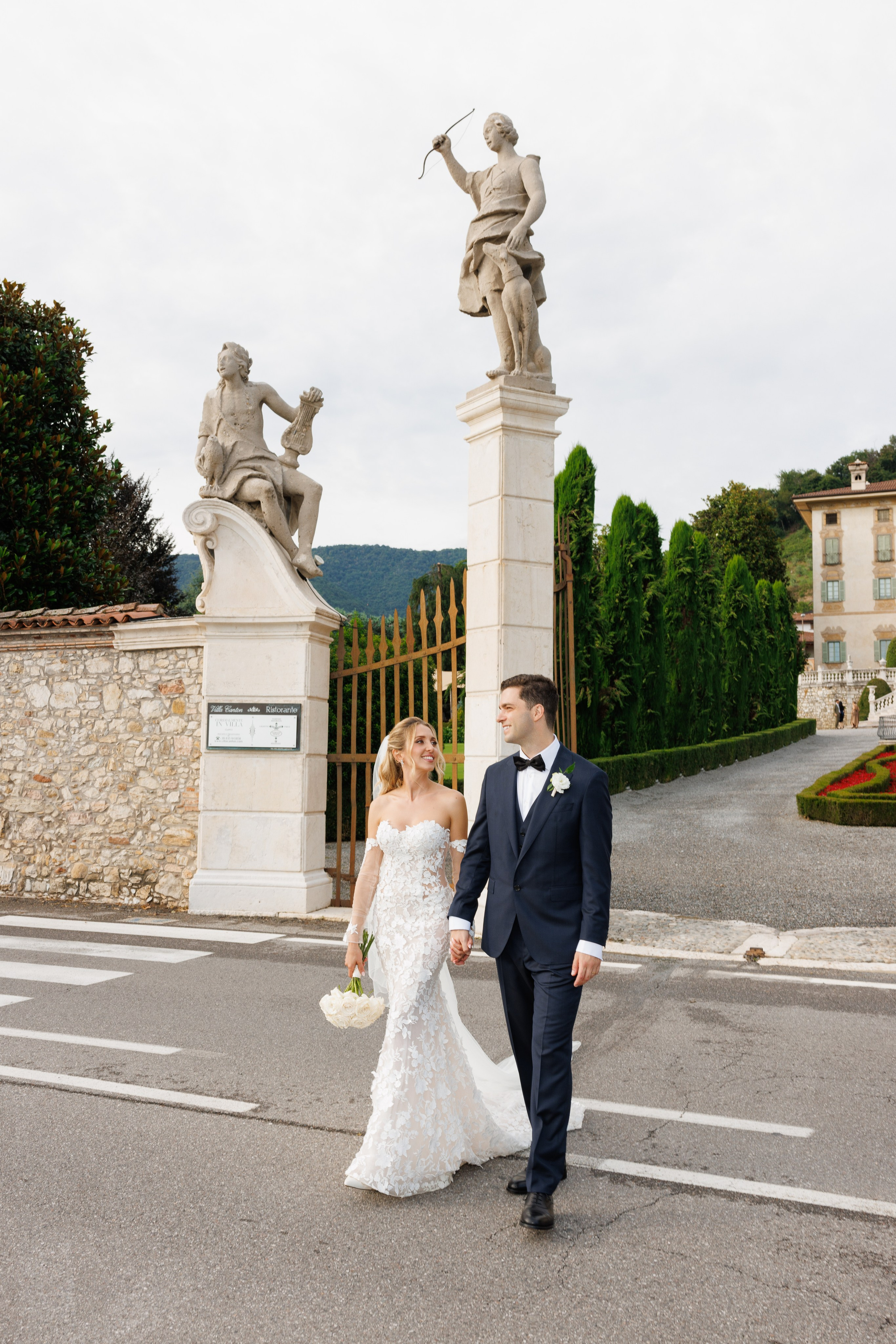 Camilla & Guiseppe (Bergamo, Villa Canton). Wedding photographer Osokin Evgeniy