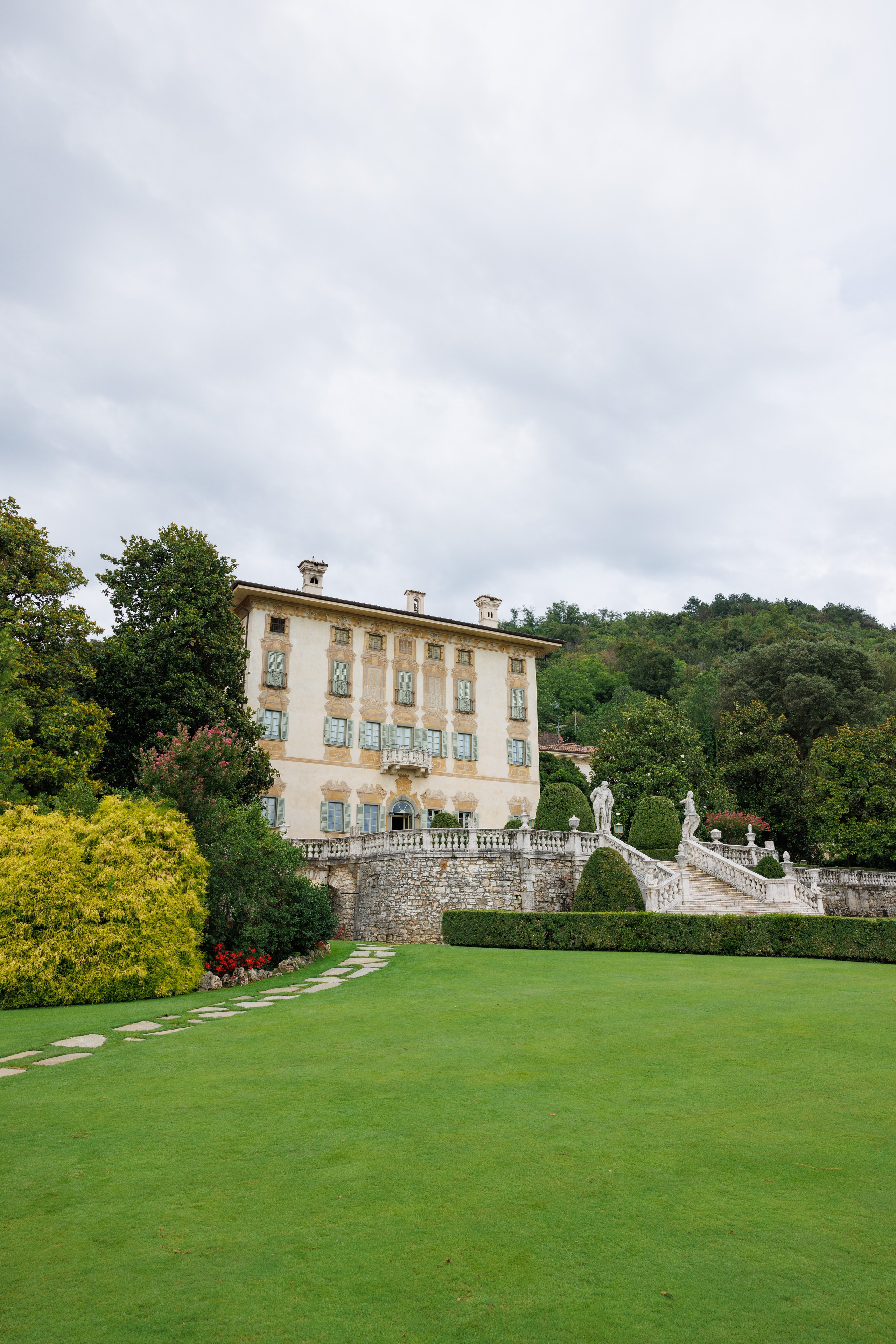Camilla & Guiseppe (Bergamo, Villa Canton). Wedding photographer Osokin Evgeniy