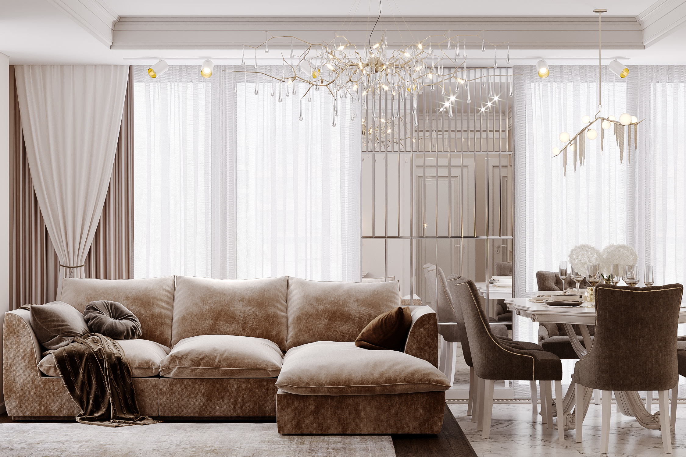 Зеркало с фацетом в гостиной, бежевый диван с подушками.