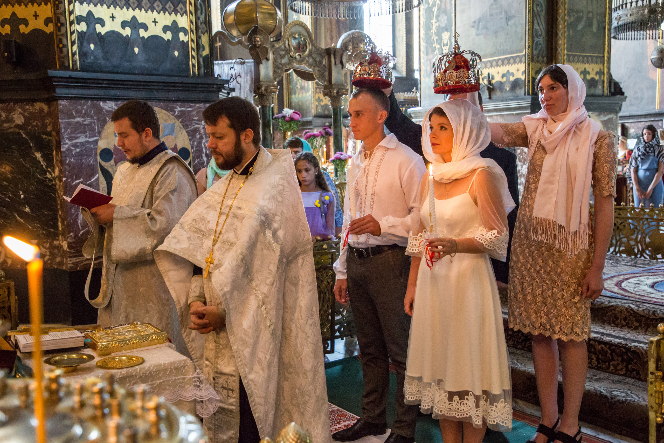 ХРЕЩЕННЯ, ВІНЧАННЯ. Фото і відео Київ Анна Тимошок. Портретна, предметна, сімейна зйомка