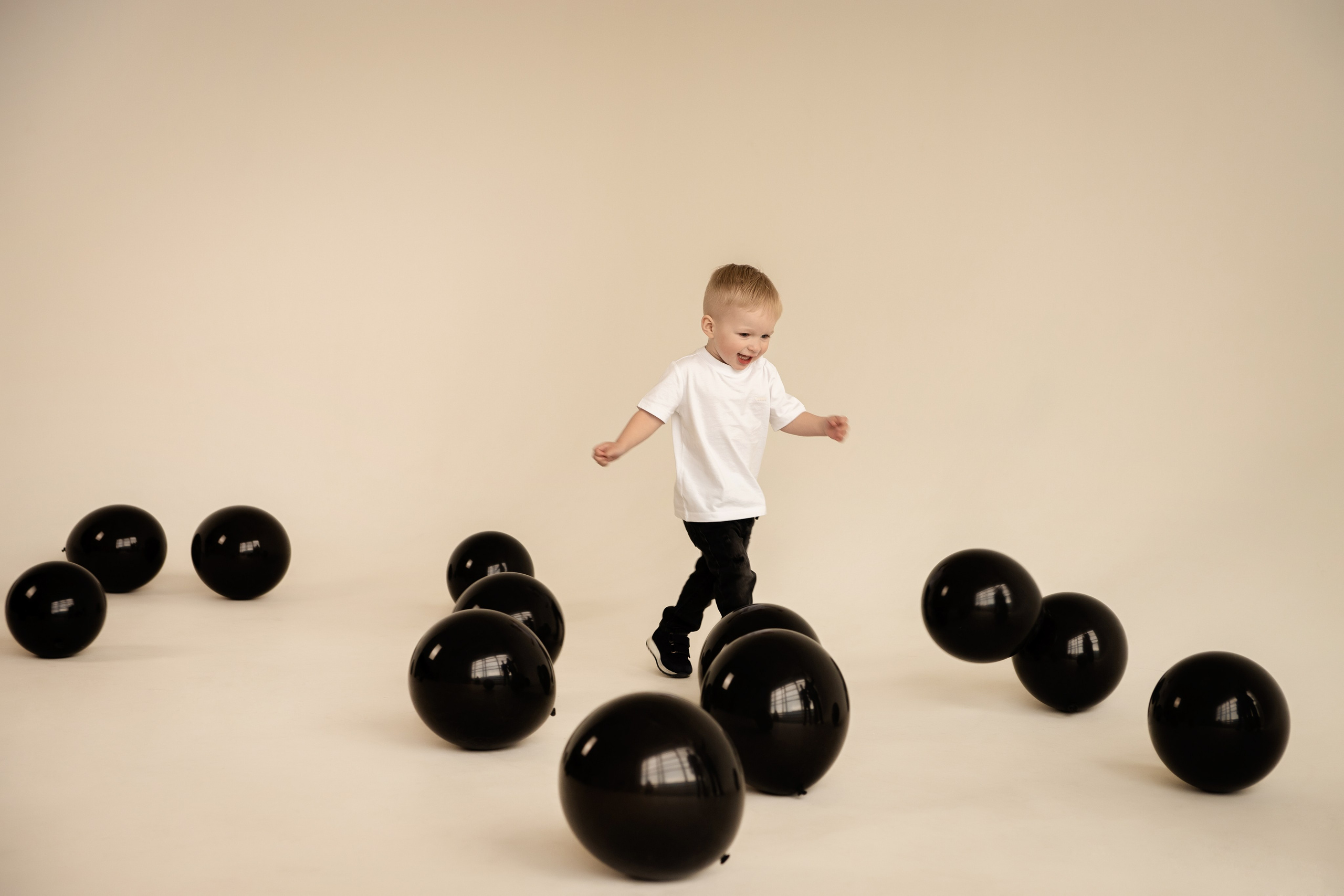 Семейная в студии. ФОТОГРАФ КИШИНЁВ.ПОРТРЕТ.ИНДИВИДУАЛЬНАЯ ФОТОСЕССИЯ.БИЗНЕС ПОРТРЕТ.СЕМЕЙНАЯ ФОТОСЕССИЯ.БЕРЕМЕННОСТЬ.КРЕЩЕНИЕ.МОЛДОВА, КИШИНЁВ