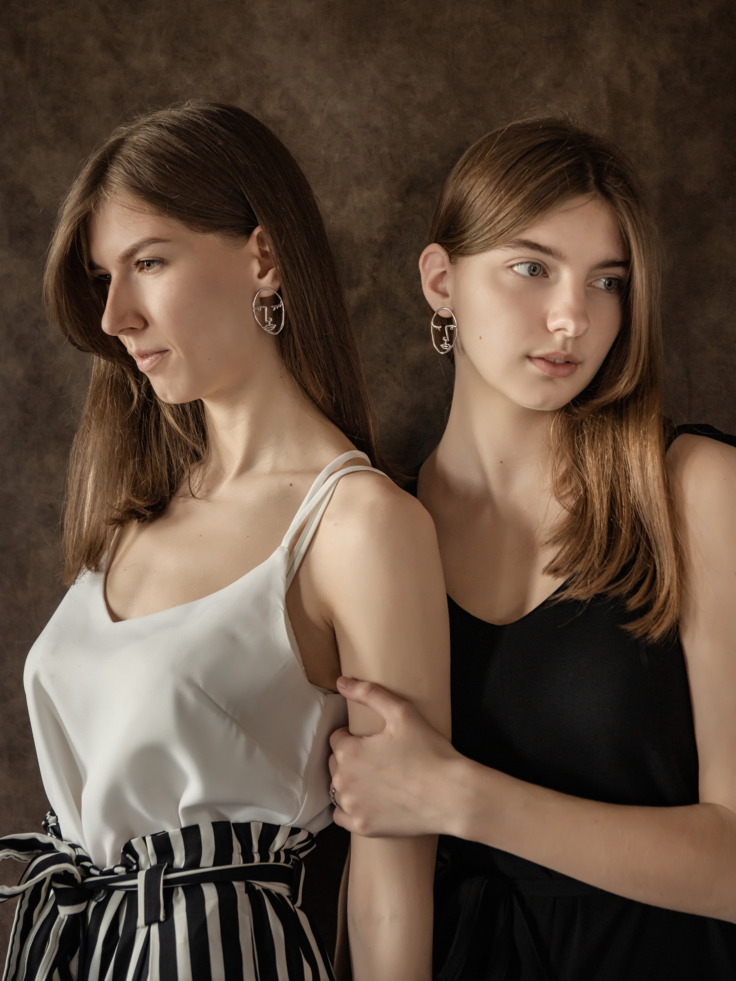 Сёстры Юля и Амалия. ФОТОГРАФ КИШИНЁВ.ПОРТРЕТ.ИНДИВИДУАЛЬНАЯ ФОТОСЕССИЯ.БИЗНЕС ПОРТРЕТ.СЕМЕЙНАЯ ФОТОСЕССИЯ.БЕРЕМЕННОСТЬ.КРЕЩЕНИЕ.МОЛДОВА, КИШИНЁВ