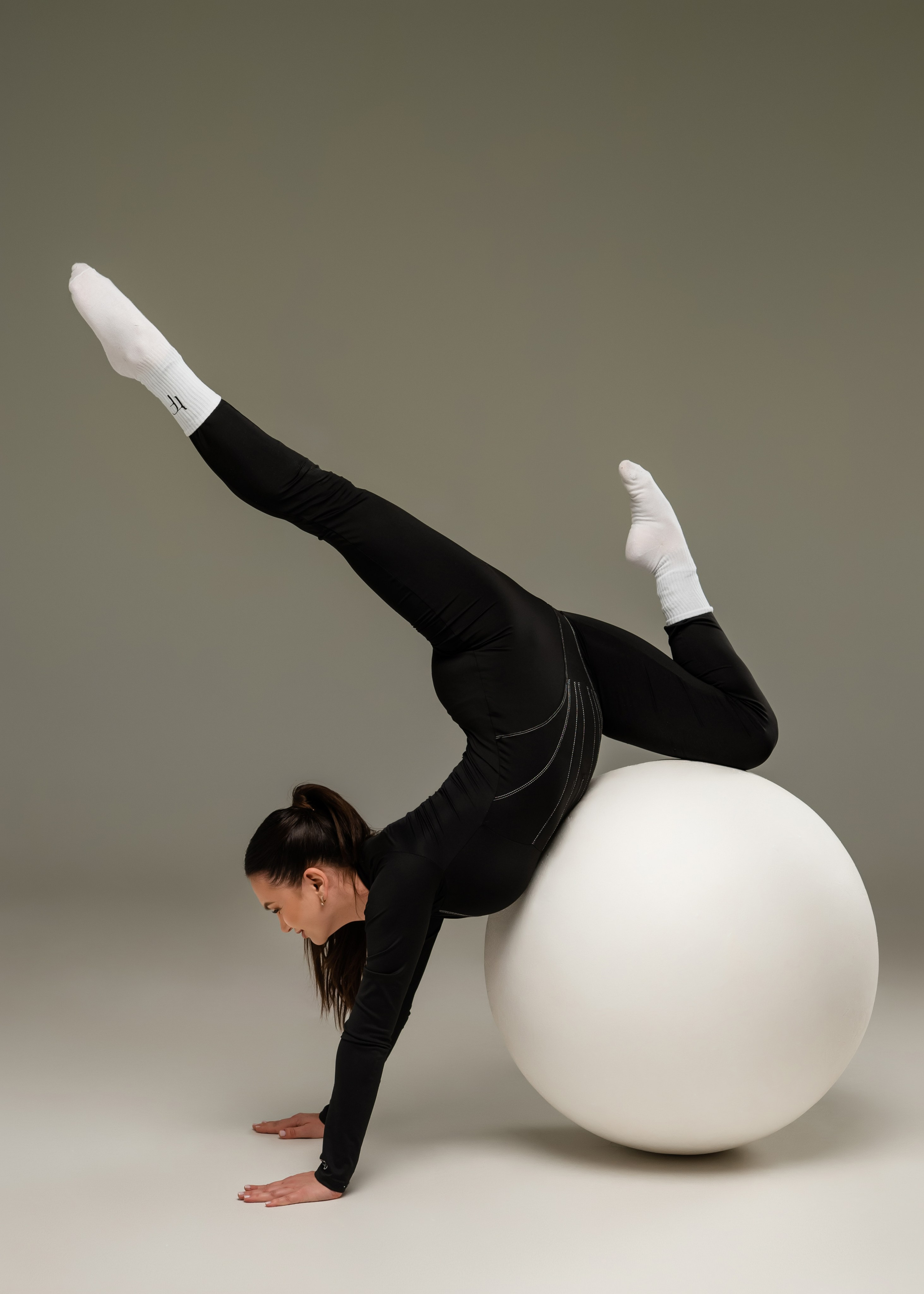 Студия растяжки. ФОТОГРАФ КИШИНЁВ.ПОРТРЕТ.ИНДИВИДУАЛЬНАЯ ФОТОСЕССИЯ.БИЗНЕС ПОРТРЕТ.СЕМЕЙНАЯ ФОТОСЕССИЯ.БЕРЕМЕННОСТЬ.КРЕЩЕНИЕ.МОЛДОВА, КИШИНЁВ