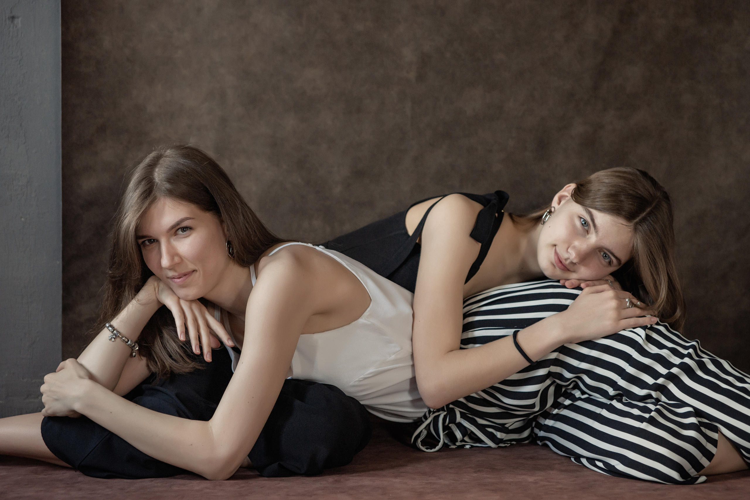 Сёстры Юля и Амалия. ФОТОГРАФ КИШИНЁВ.ПОРТРЕТ.ИНДИВИДУАЛЬНАЯ ФОТОСЕССИЯ.БИЗНЕС ПОРТРЕТ.СЕМЕЙНАЯ ФОТОСЕССИЯ.БЕРЕМЕННОСТЬ.КРЕЩЕНИЕ.МОЛДОВА, КИШИНЁВ