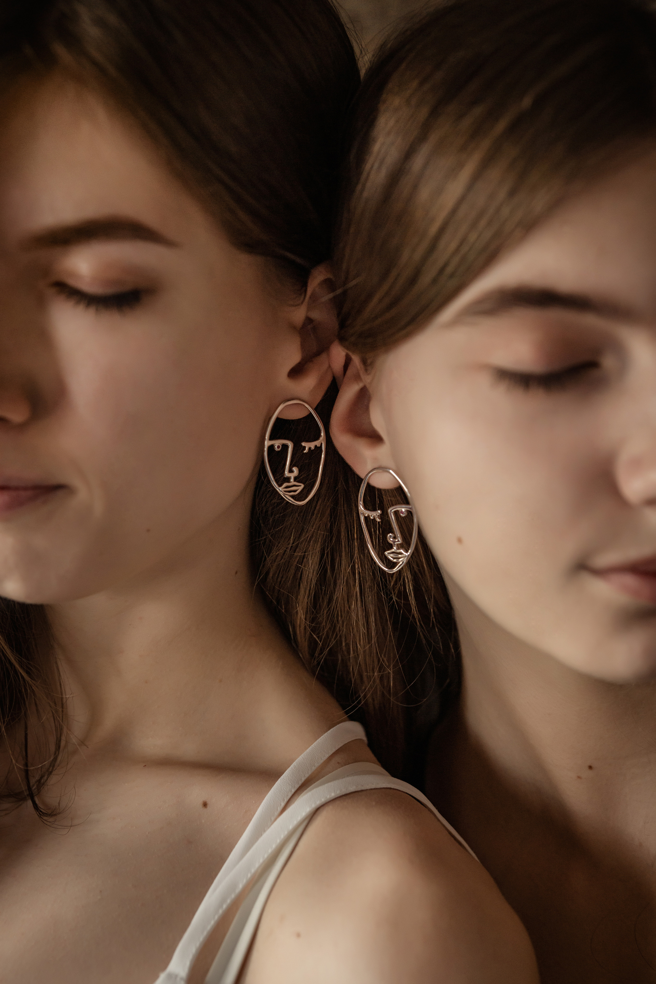 Сёстры Юля и Амалия. ФОТОГРАФ КИШИНЁВ.ПОРТРЕТ.ИНДИВИДУАЛЬНАЯ ФОТОСЕССИЯ.БИЗНЕС ПОРТРЕТ.СЕМЕЙНАЯ ФОТОСЕССИЯ.БЕРЕМЕННОСТЬ.КРЕЩЕНИЕ.МОЛДОВА, КИШИНЁВ