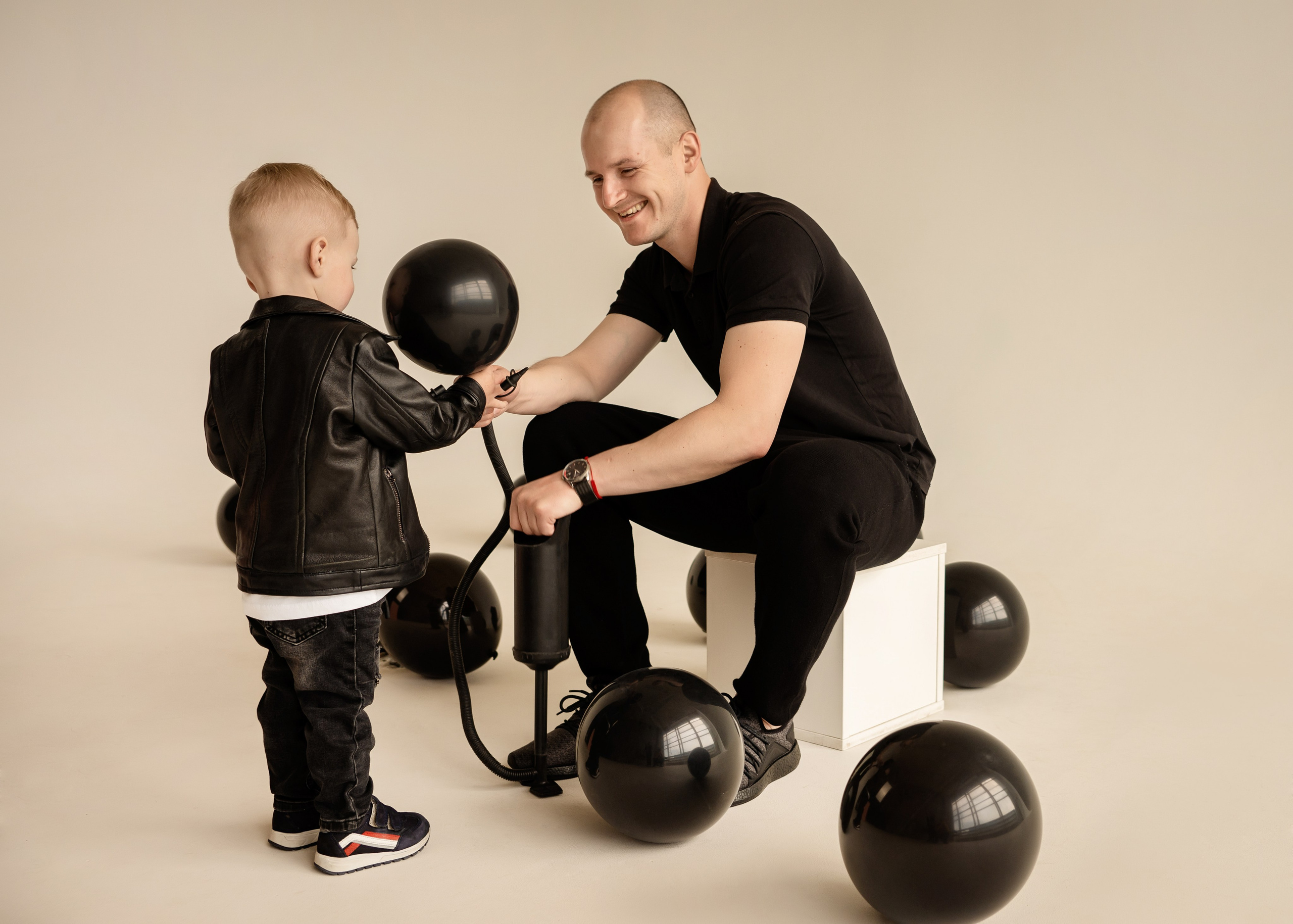 Семейная в студии. ФОТОГРАФ КИШИНЁВ.ПОРТРЕТ.ИНДИВИДУАЛЬНАЯ ФОТОСЕССИЯ.БИЗНЕС ПОРТРЕТ.СЕМЕЙНАЯ ФОТОСЕССИЯ.БЕРЕМЕННОСТЬ.КРЕЩЕНИЕ.МОЛДОВА, КИШИНЁВ