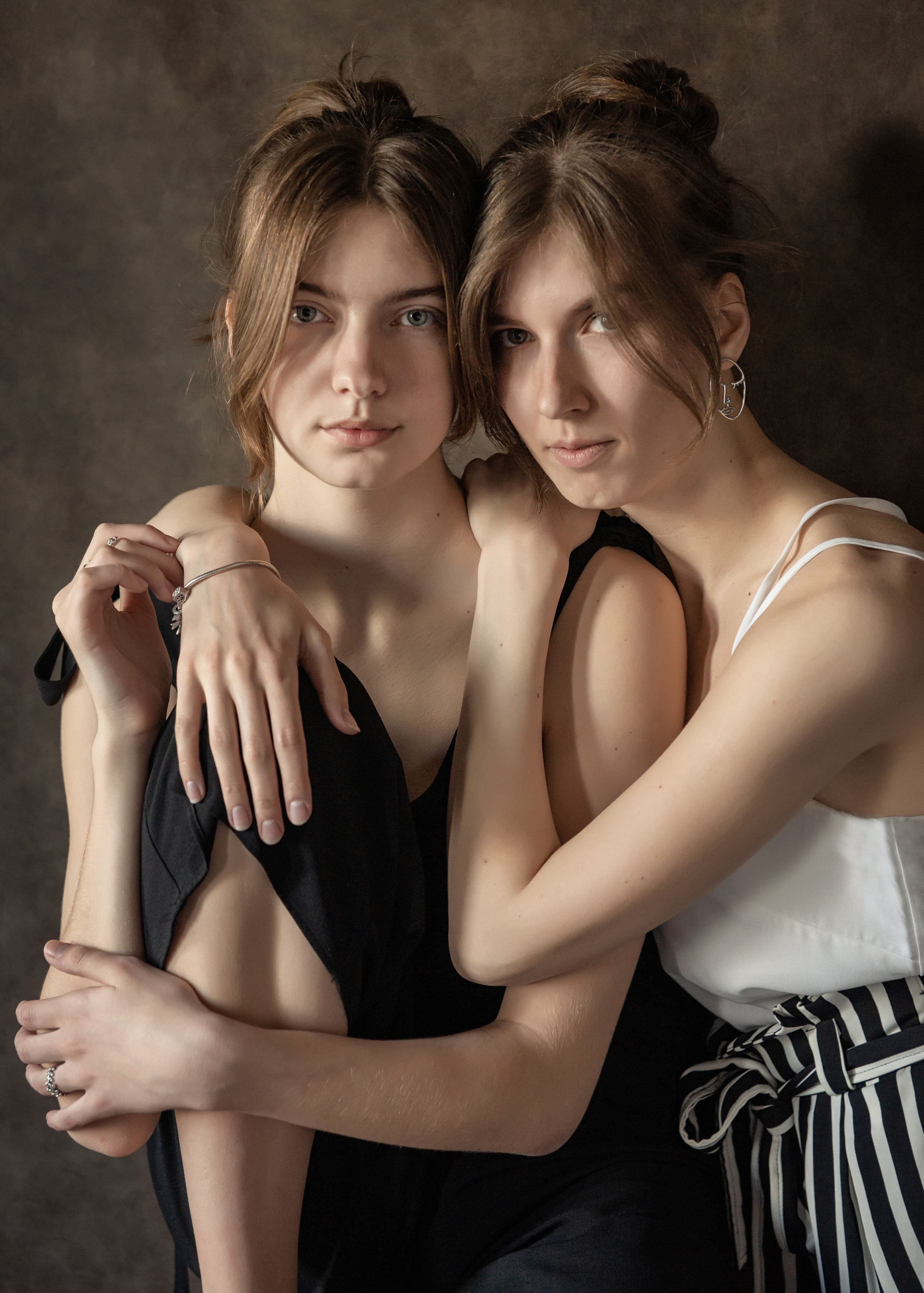 Сёстры Юля и Амалия. ФОТОГРАФ КИШИНЁВ.ПОРТРЕТ.ИНДИВИДУАЛЬНАЯ ФОТОСЕССИЯ.БИЗНЕС ПОРТРЕТ.СЕМЕЙНАЯ ФОТОСЕССИЯ.БЕРЕМЕННОСТЬ.КРЕЩЕНИЕ.МОЛДОВА, КИШИНЁВ