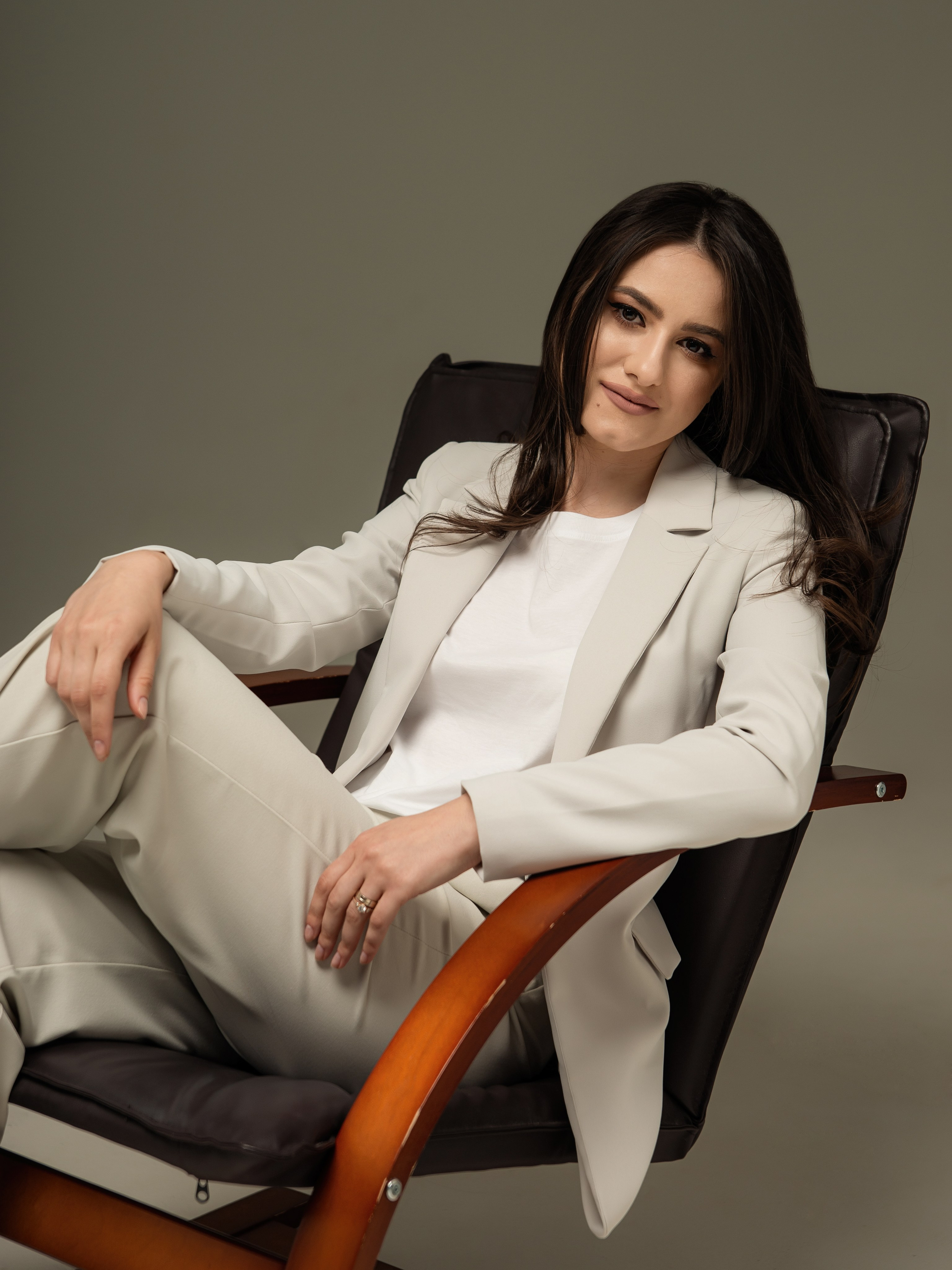 Портрет. ФОТОГРАФ КИШИНЁВ.ПОРТРЕТ.ИНДИВИДУАЛЬНАЯ ФОТОСЕССИЯ.БИЗНЕС ПОРТРЕТ.СЕМЕЙНАЯ ФОТОСЕССИЯ.БЕРЕМЕННОСТЬ.КРЕЩЕНИЕ.МОЛДОВА, КИШИНЁВ