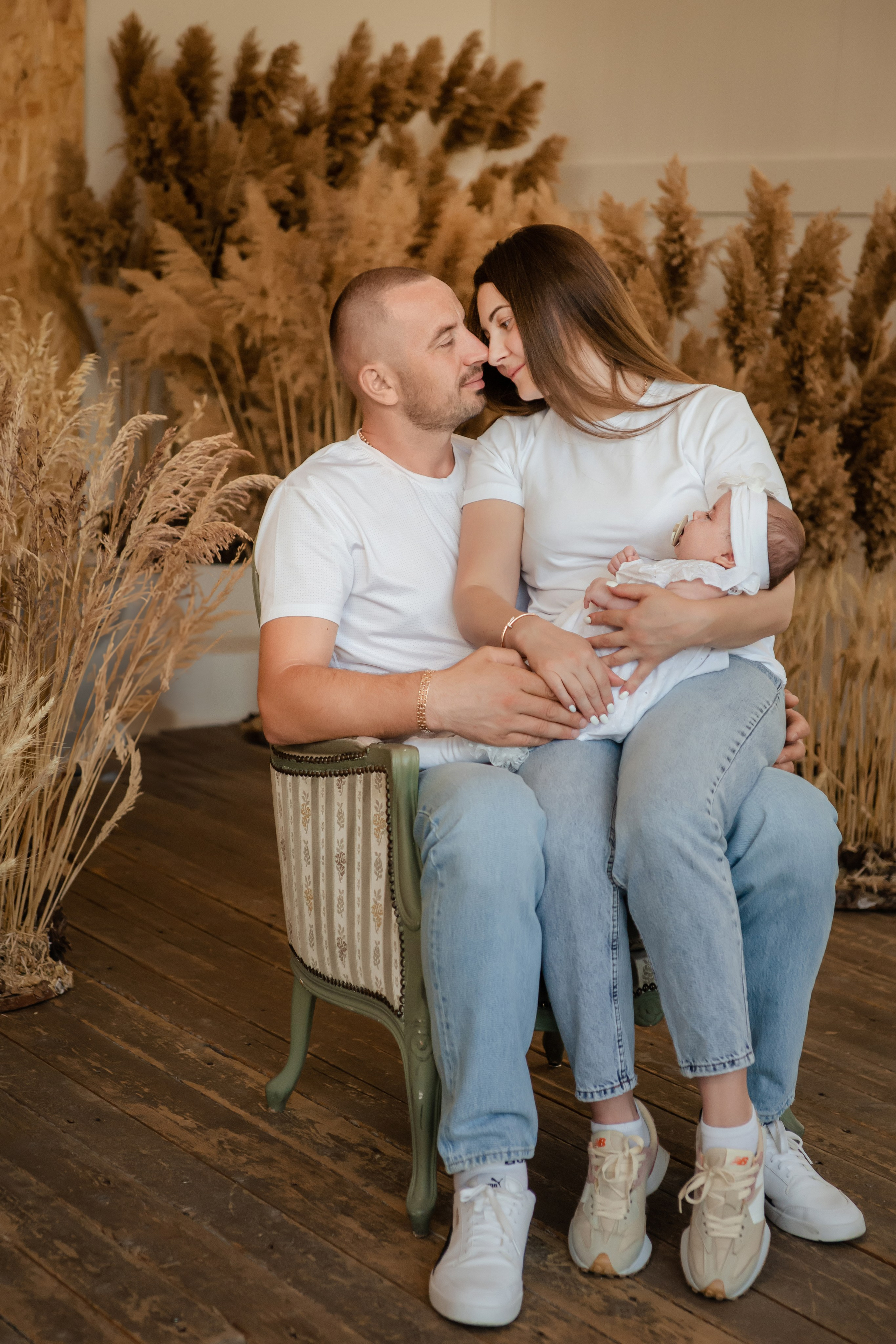 Семейная в студии. ФОТОГРАФ КИШИНЁВ.ПОРТРЕТ.ИНДИВИДУАЛЬНАЯ ФОТОСЕССИЯ.БИЗНЕС ПОРТРЕТ.СЕМЕЙНАЯ ФОТОСЕССИЯ.БЕРЕМЕННОСТЬ.КРЕЩЕНИЕ.МОЛДОВА, КИШИНЁВ