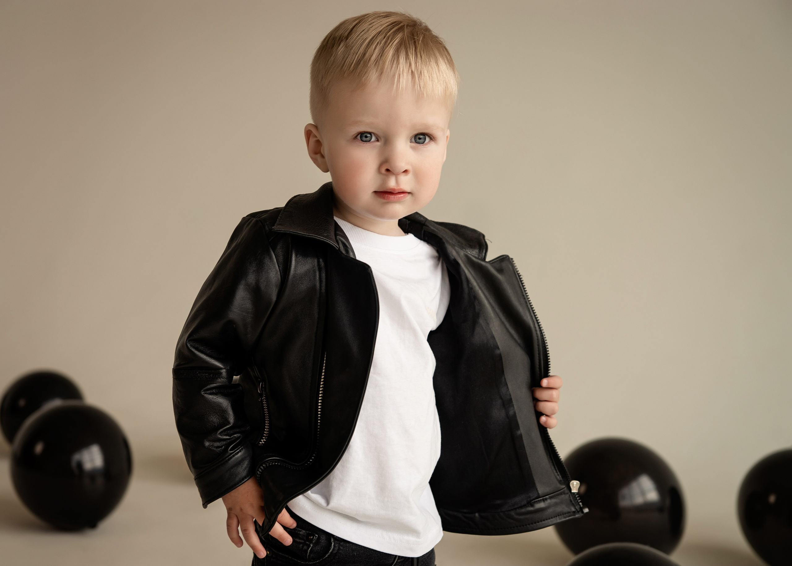 Семейная в студии. ФОТОГРАФ КИШИНЁВ.ПОРТРЕТ.ИНДИВИДУАЛЬНАЯ ФОТОСЕССИЯ.БИЗНЕС ПОРТРЕТ.СЕМЕЙНАЯ ФОТОСЕССИЯ.БЕРЕМЕННОСТЬ.КРЕЩЕНИЕ.МОЛДОВА, КИШИНЁВ