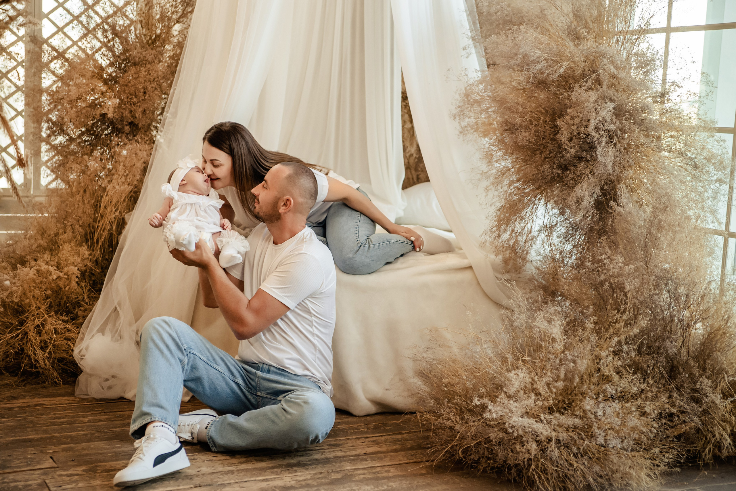 Семейная в студии. ФОТОГРАФ КИШИНЁВ.ПОРТРЕТ.ИНДИВИДУАЛЬНАЯ ФОТОСЕССИЯ.БИЗНЕС ПОРТРЕТ.СЕМЕЙНАЯ ФОТОСЕССИЯ.БЕРЕМЕННОСТЬ.КРЕЩЕНИЕ.МОЛДОВА, КИШИНЁВ