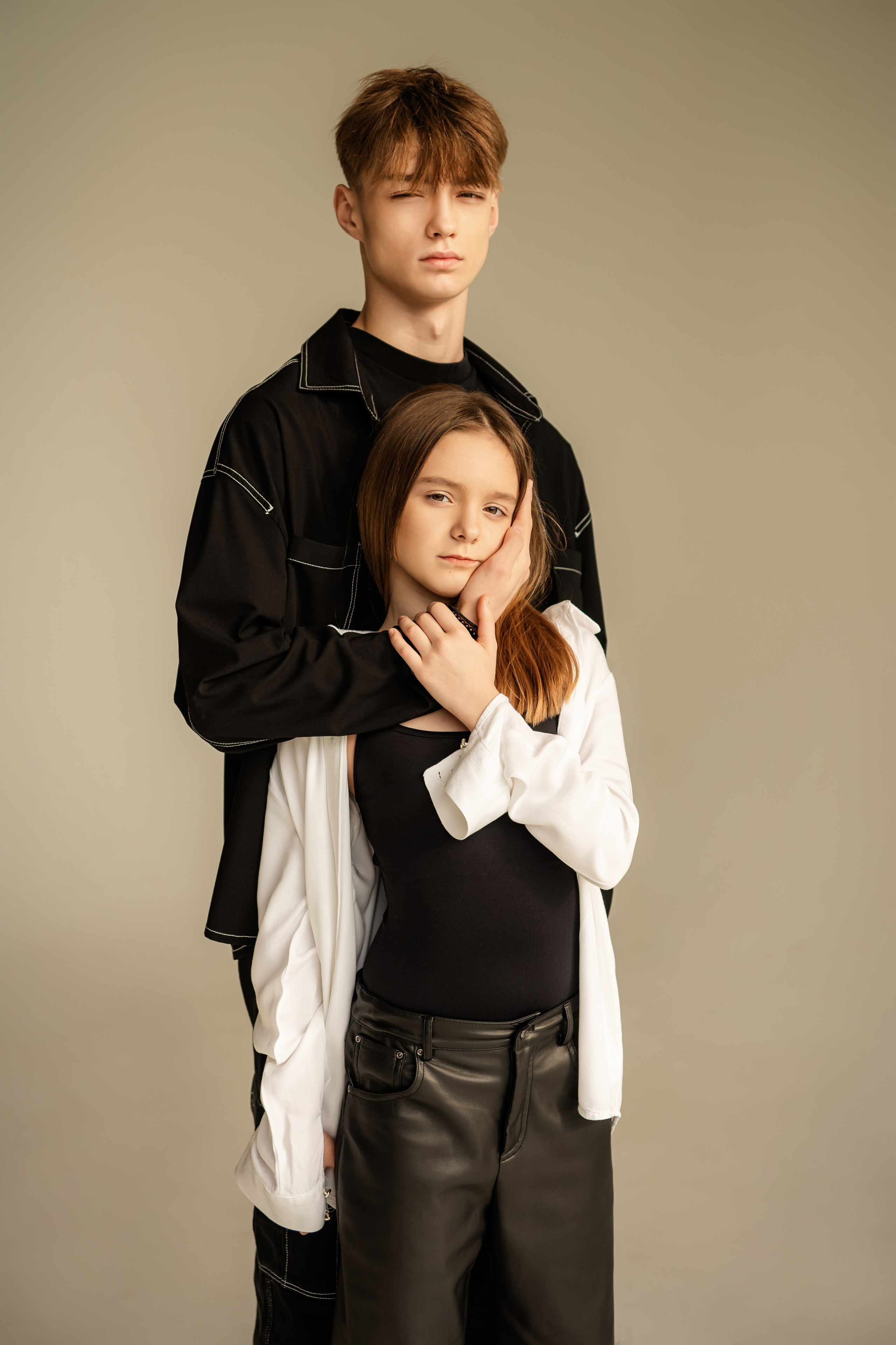 Брат и сестра. ФОТОГРАФ КИШИНЁВ.ПОРТРЕТ.ИНДИВИДУАЛЬНАЯ ФОТОСЕССИЯ.БИЗНЕС ПОРТРЕТ.СЕМЕЙНАЯ ФОТОСЕССИЯ.БЕРЕМЕННОСТЬ.КРЕЩЕНИЕ.МОЛДОВА, КИШИНЁВ