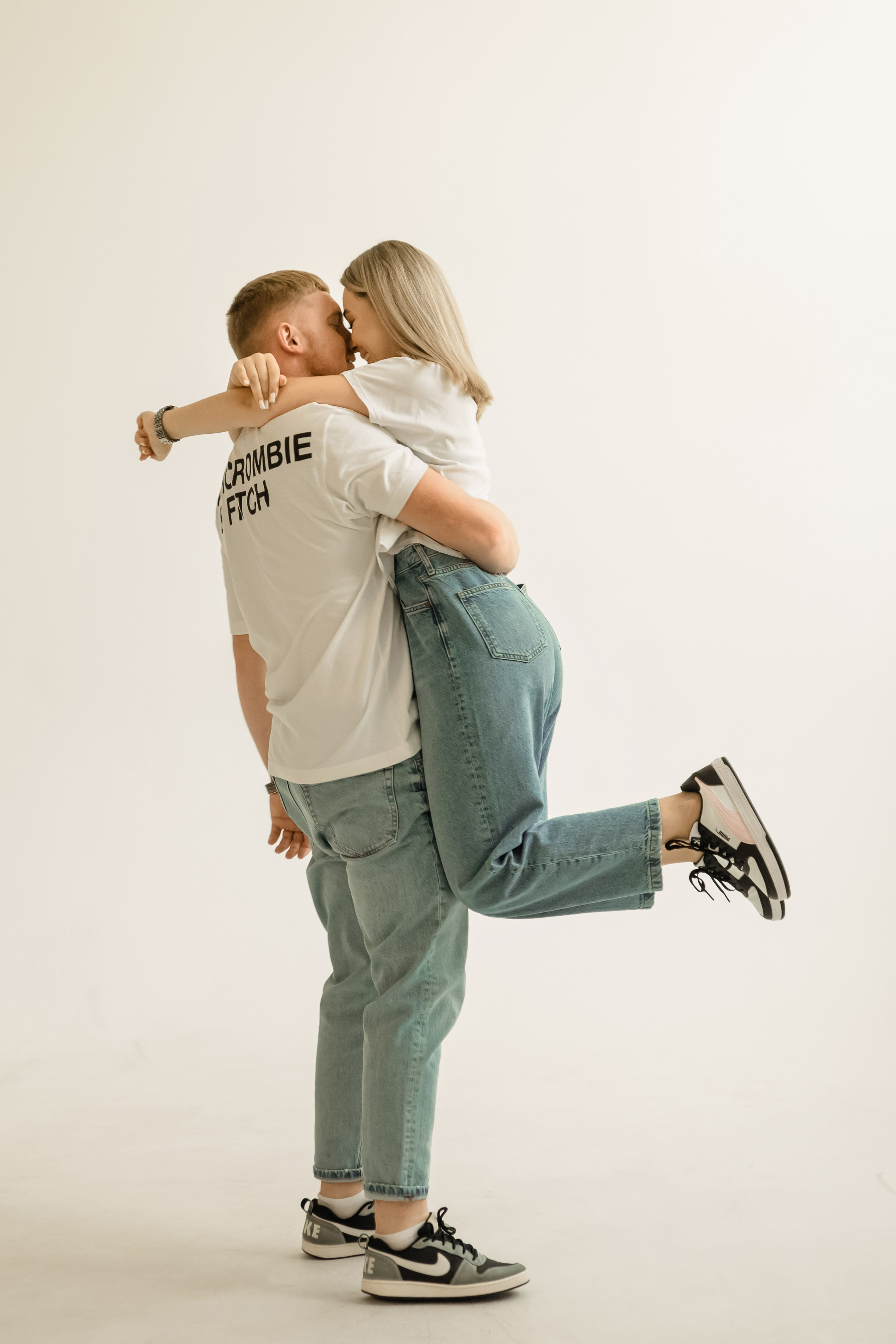 Ваня и Карина. ФОТОГРАФ КИШИНЁВ.ПОРТРЕТ.ИНДИВИДУАЛЬНАЯ ФОТОСЕССИЯ.БИЗНЕС ПОРТРЕТ.СЕМЕЙНАЯ ФОТОСЕССИЯ.БЕРЕМЕННОСТЬ.КРЕЩЕНИЕ.МОЛДОВА, КИШИНЁВ