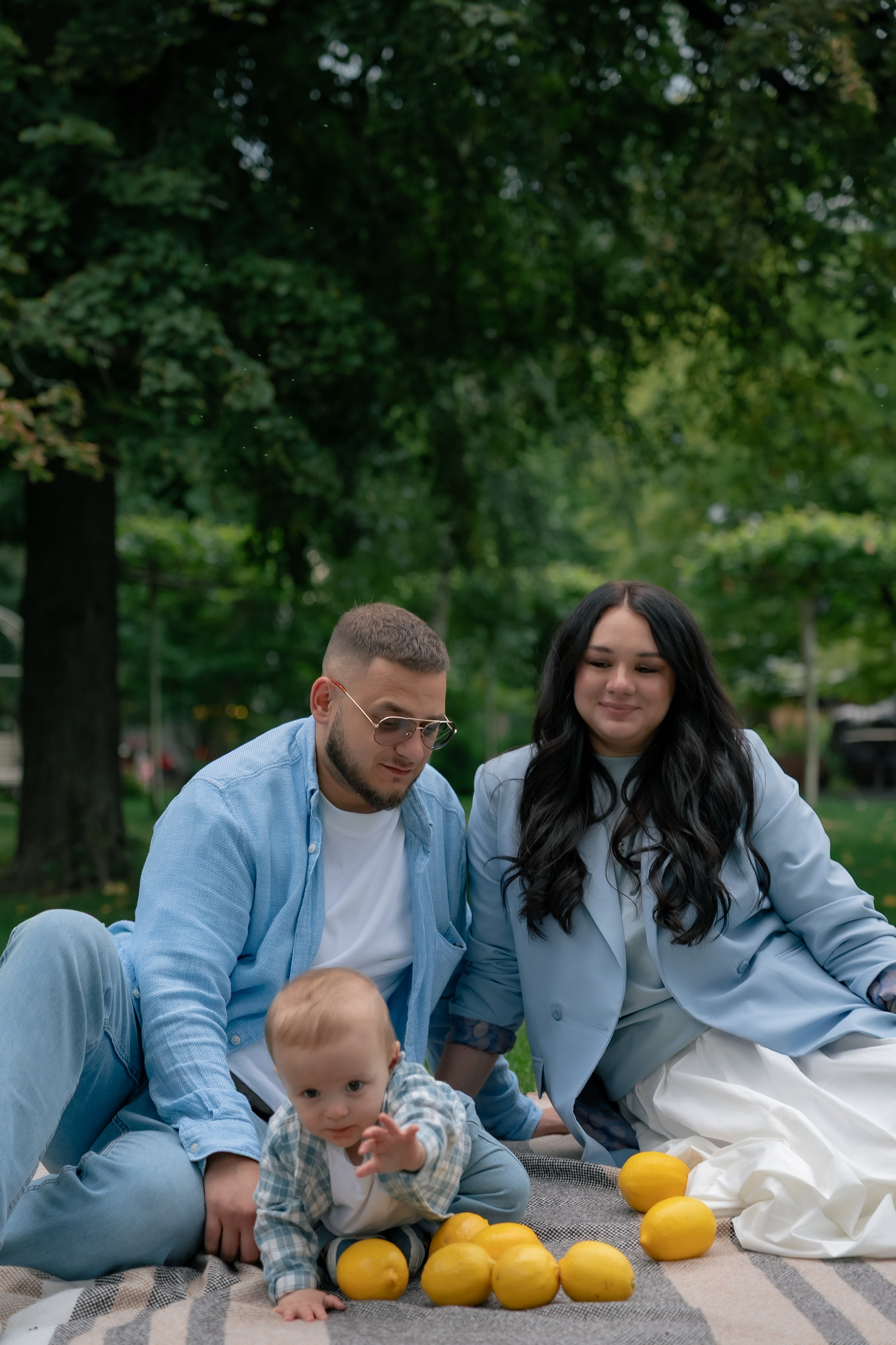 Сімейна фотосесія у парку Прага. Сімейний фотограф Київ Наталія Шкаврон