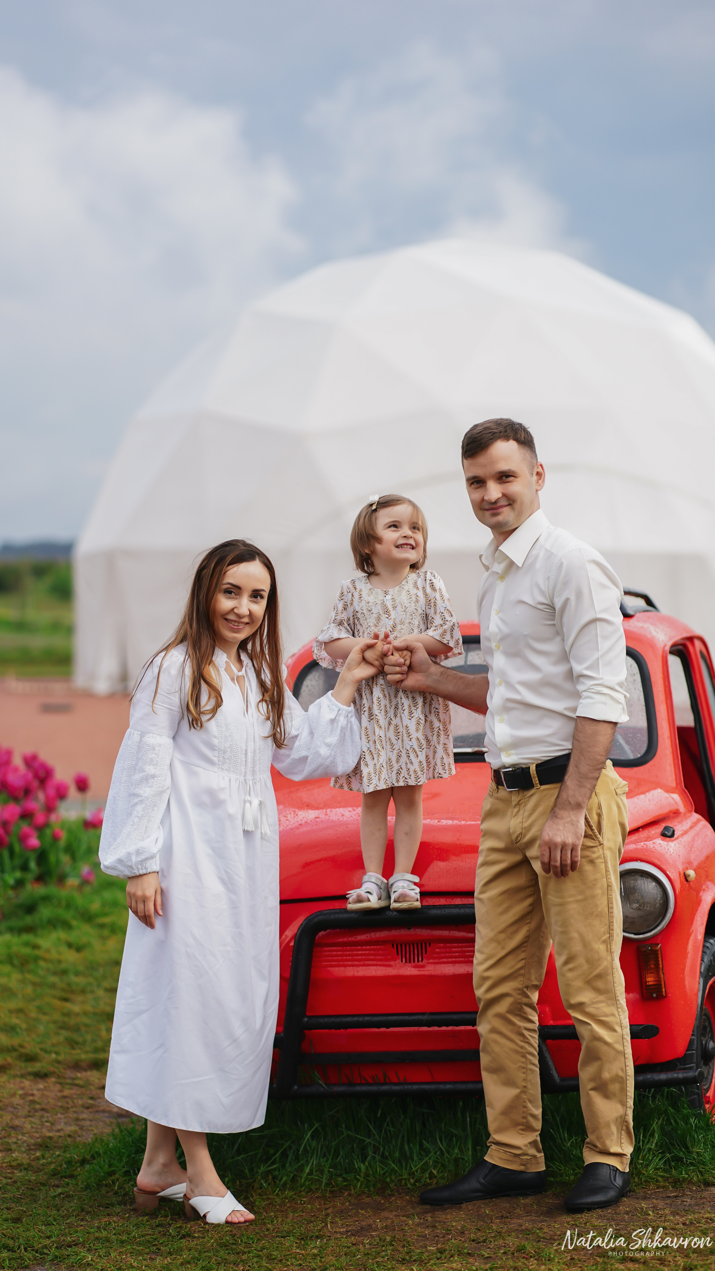 Сімейна фотосесія в тюльпанах. Сімейний фотограф Київ Наталія Шкаврон