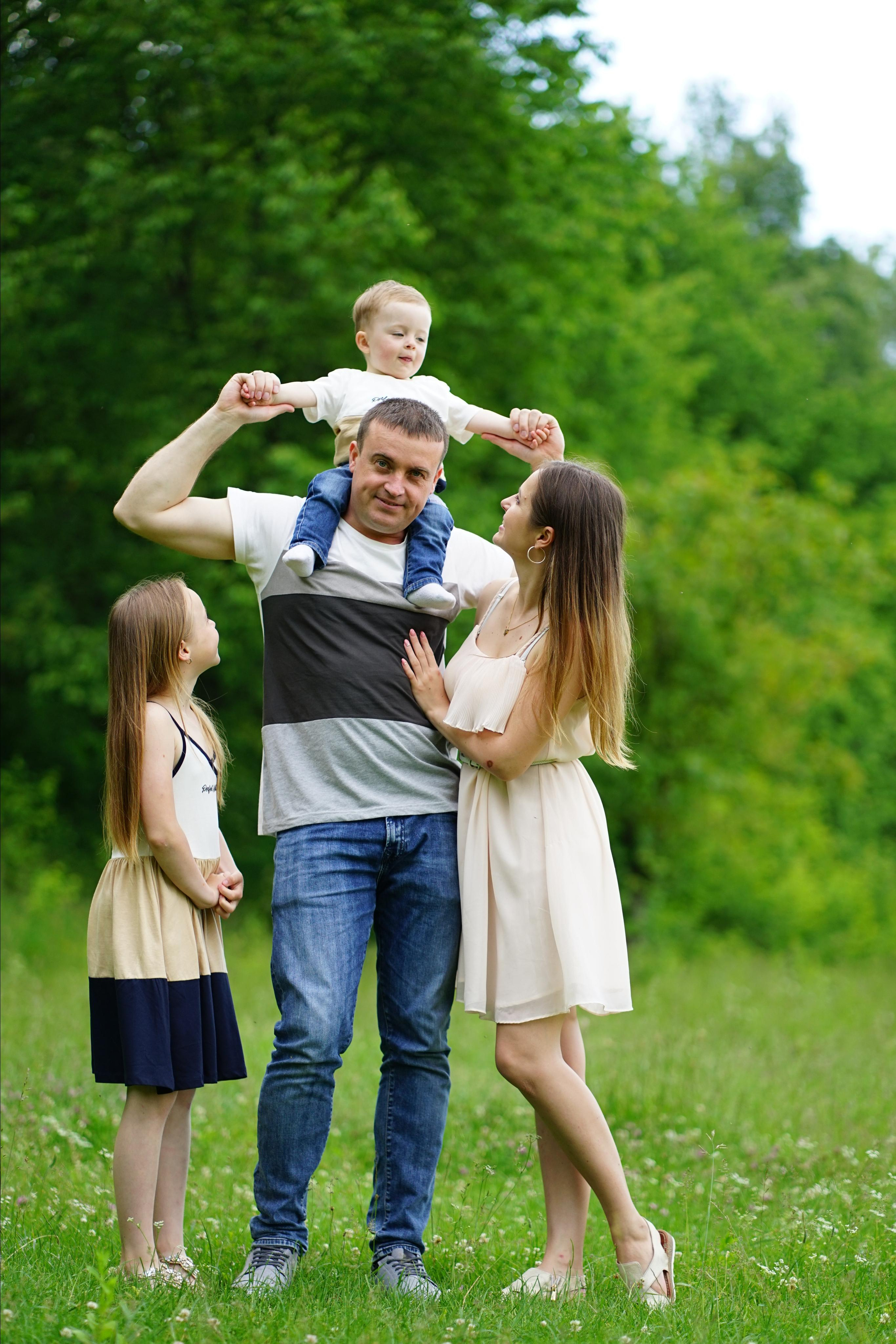 Сімейна фотосесія в стилі пікнік. Сімейний фотограф Київ Наталія Шкаврон