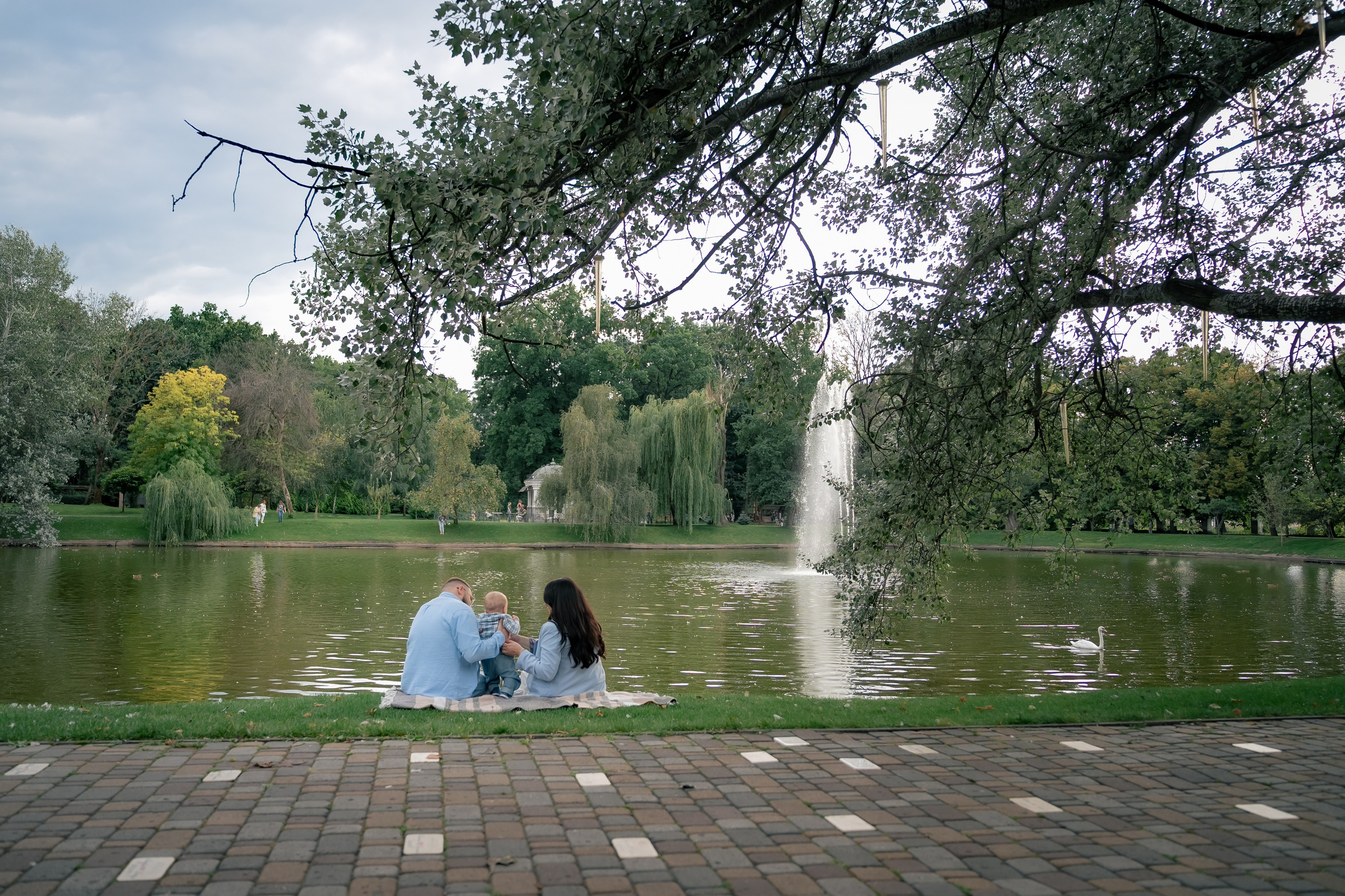Сімейна фотосесія у парку Прага. Сімейний фотограф Київ Наталія Шкаврон