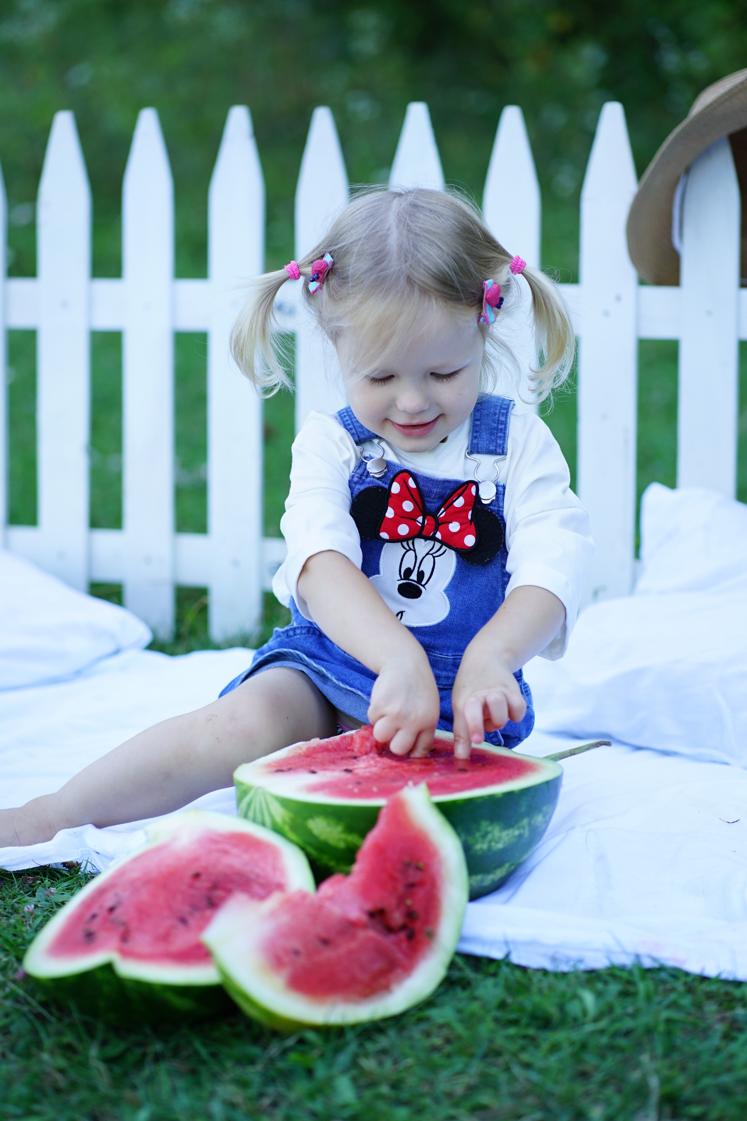 Сімейна фотосесія з кавунами. Family photographer in Kiev Natalia Shkavron