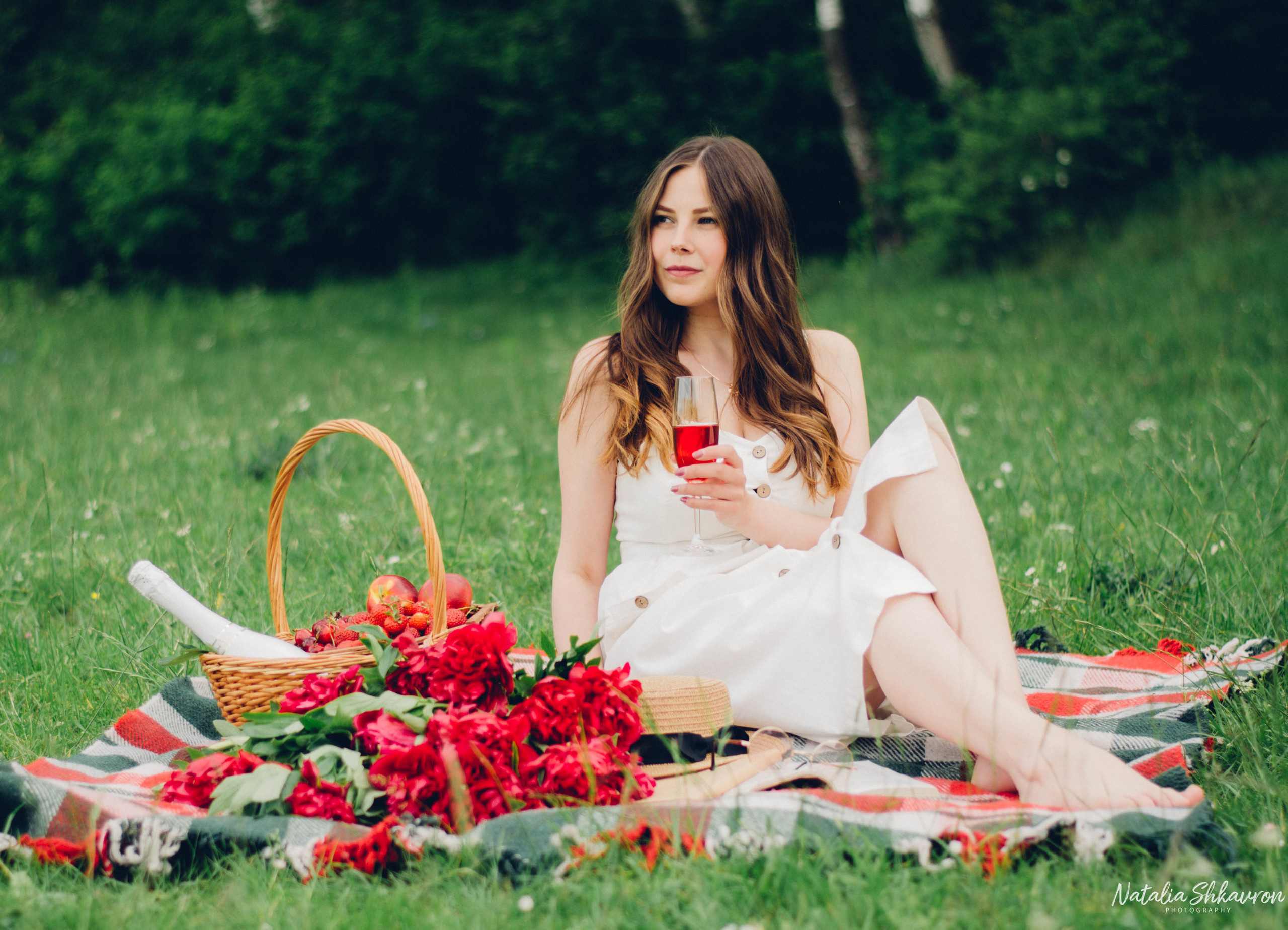 идеи фотосессия с пионами, фотосессия с пионами на природе, фотограф київ, фотосесія в піонах, фотосесія з піонами, червоні піони, дівчина з піонами, фотосесія з червоними піонами, фотосесія в піонах київ, 