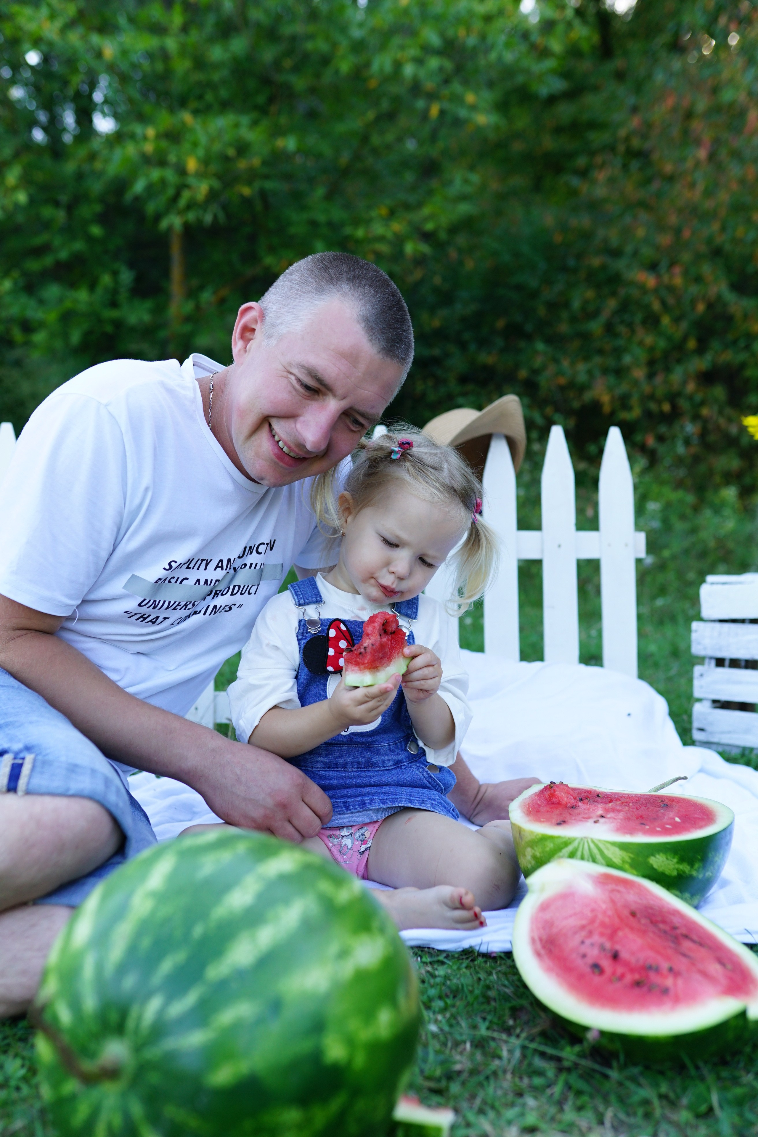 Сімейна фотосесія з кавунами. Family photographer in Kiev Natalia Shkavron