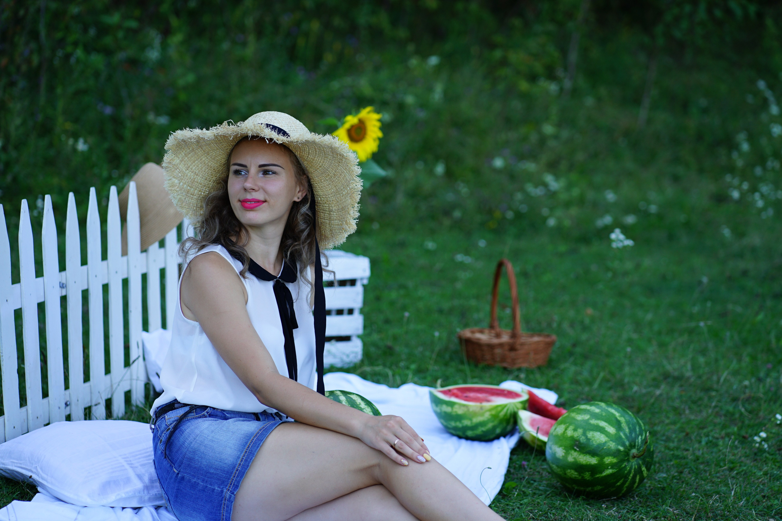 Сімейна фотосесія з кавунами. Family photographer in Kiev Natalia Shkavron