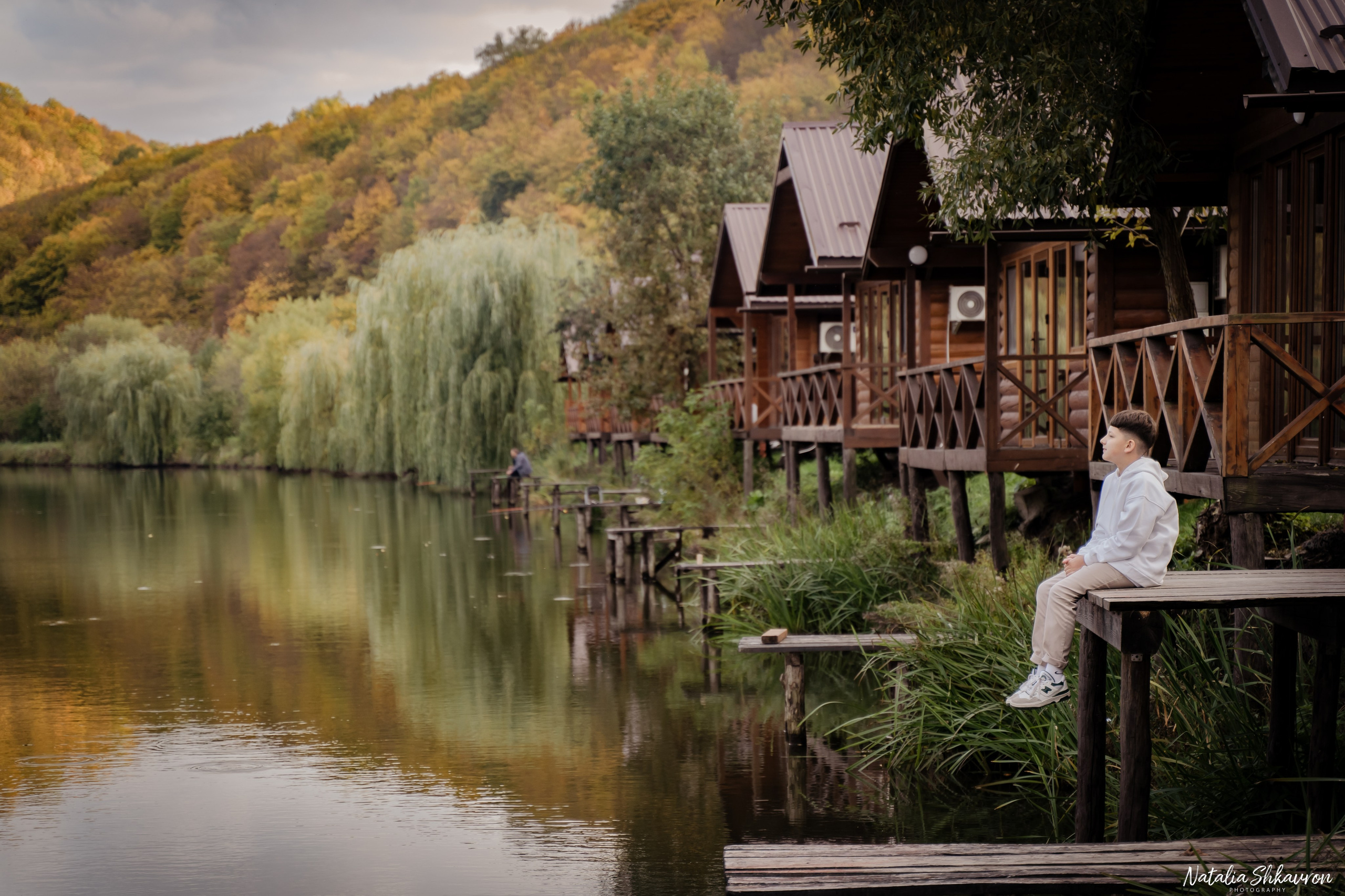 Сімейна фотосесія восени біля води. Family photographer in Kiev Natalia Shkavron