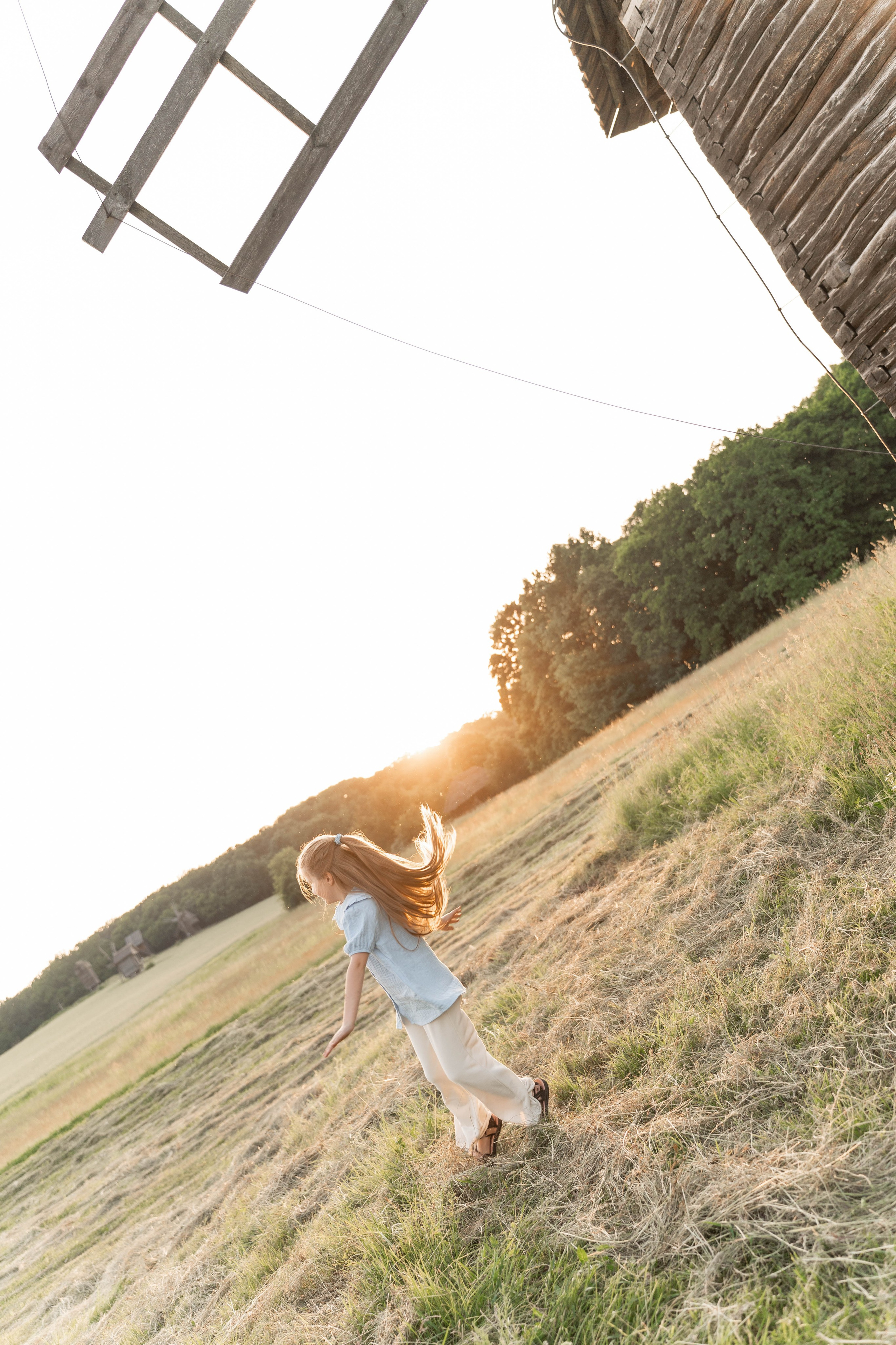 Сімейна фотосесія в Пирогово мами з двома донями. Сімейний фотограф Київ Наталія Шкаврон