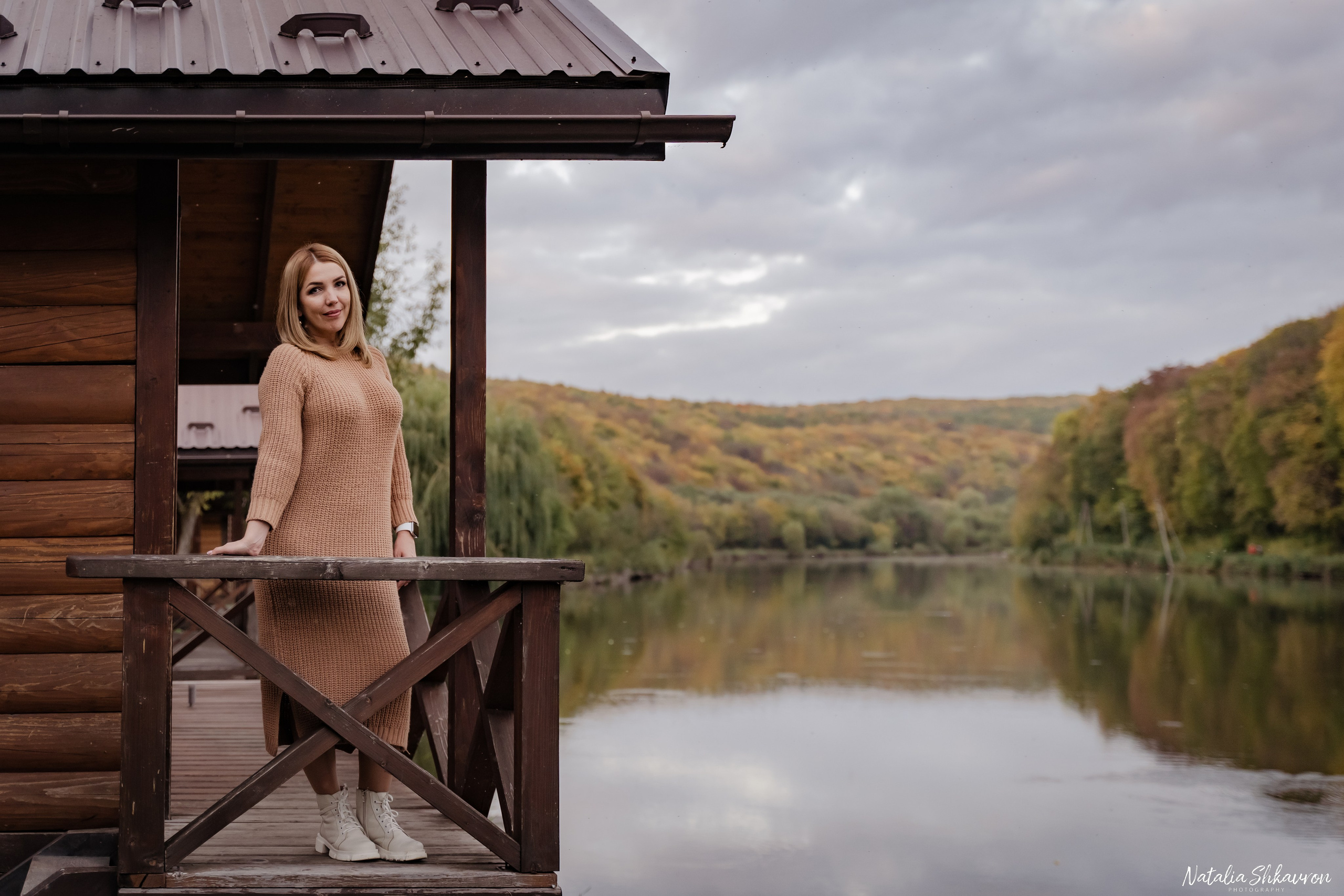 Сімейна фотосесія восени біля води. Family photographer in Kiev Natalia Shkavron