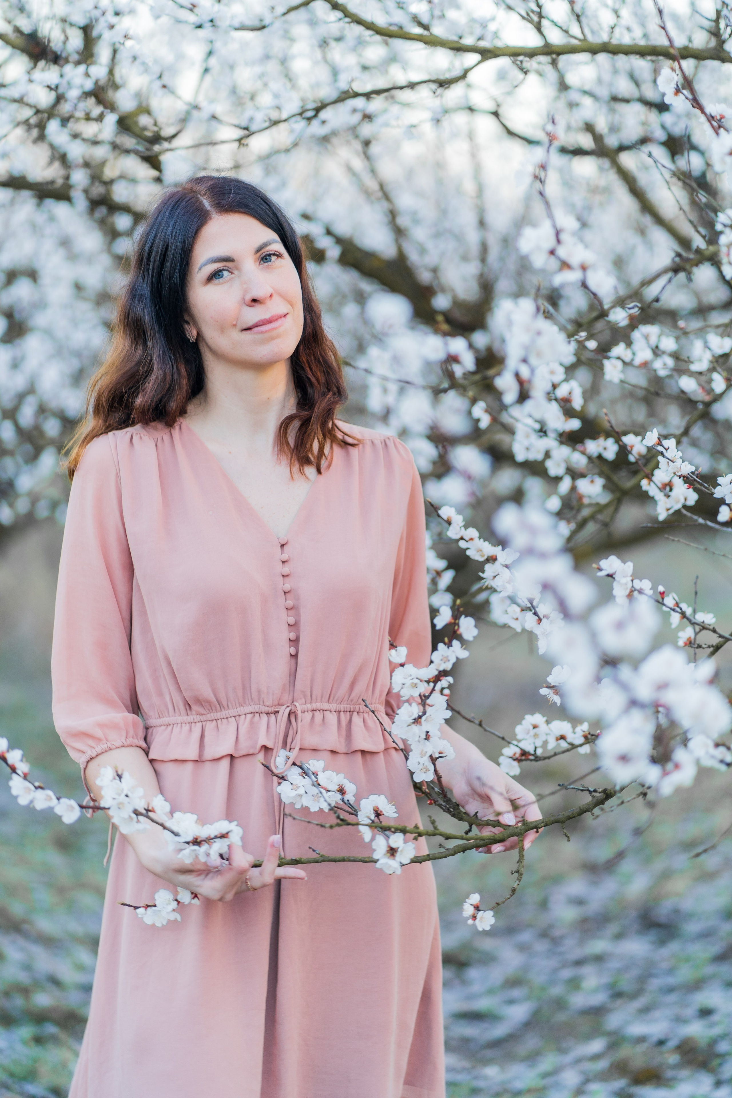 Сімейна фотосесія в абрикосовому саду. Сімейний фотограф Київ Наталія Шкаврон