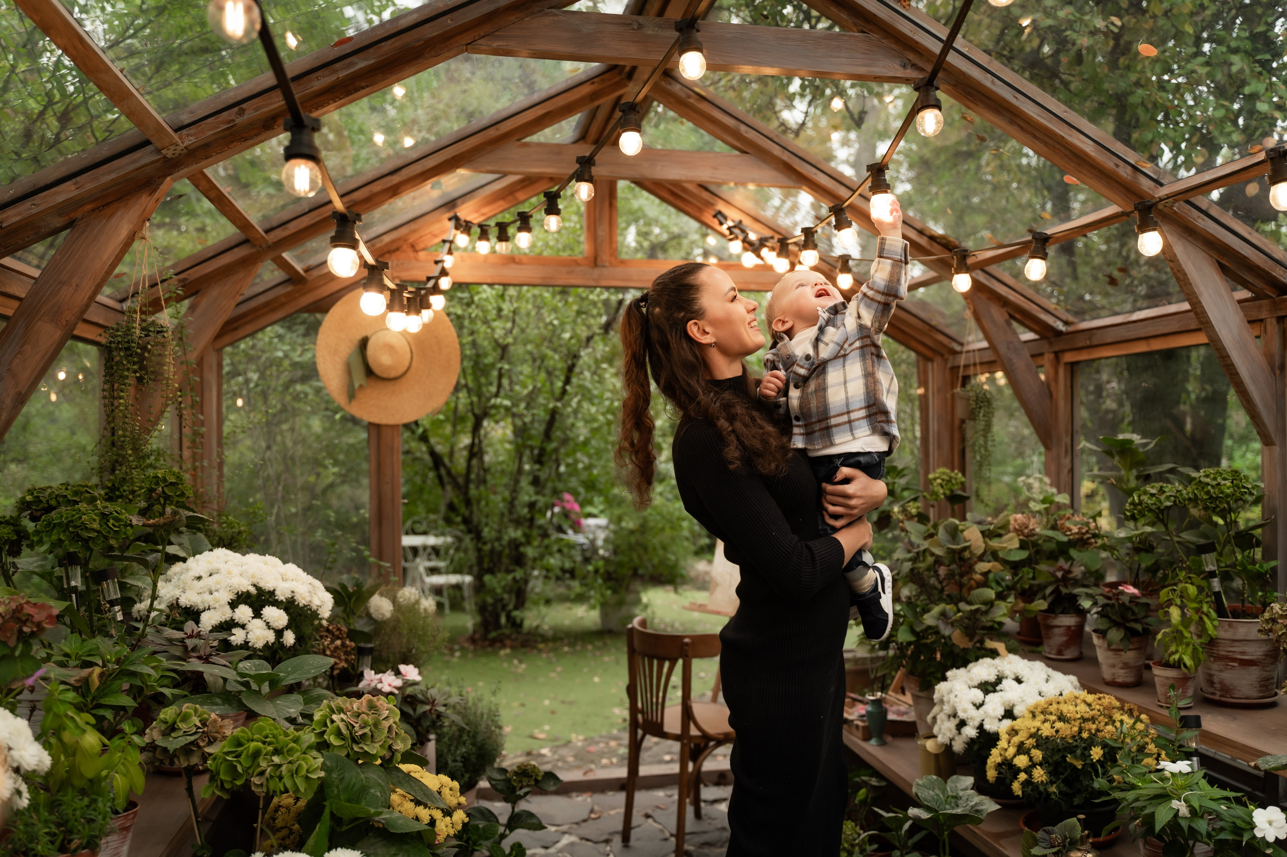 Сімейна фотосесія в саду. Сімейний фотограф Київ Наталія Шкаврон