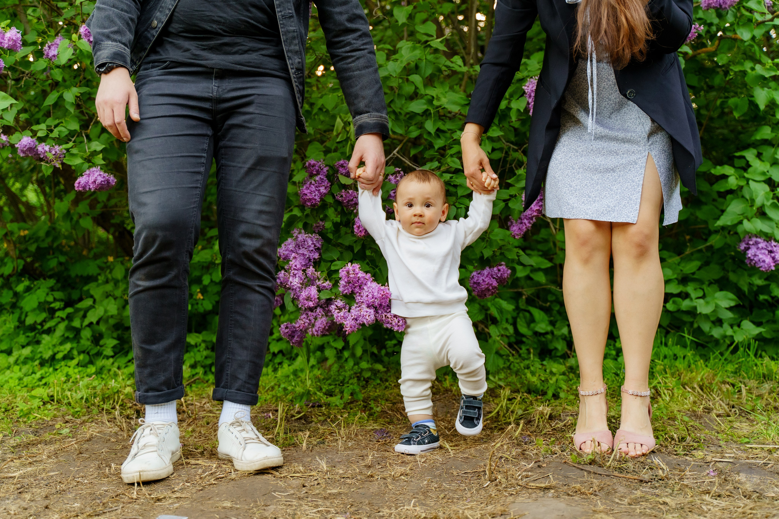 Сімейна фотосесія в бузку Київ. Сімейний фотограф Київ Наталія Шкаврон
