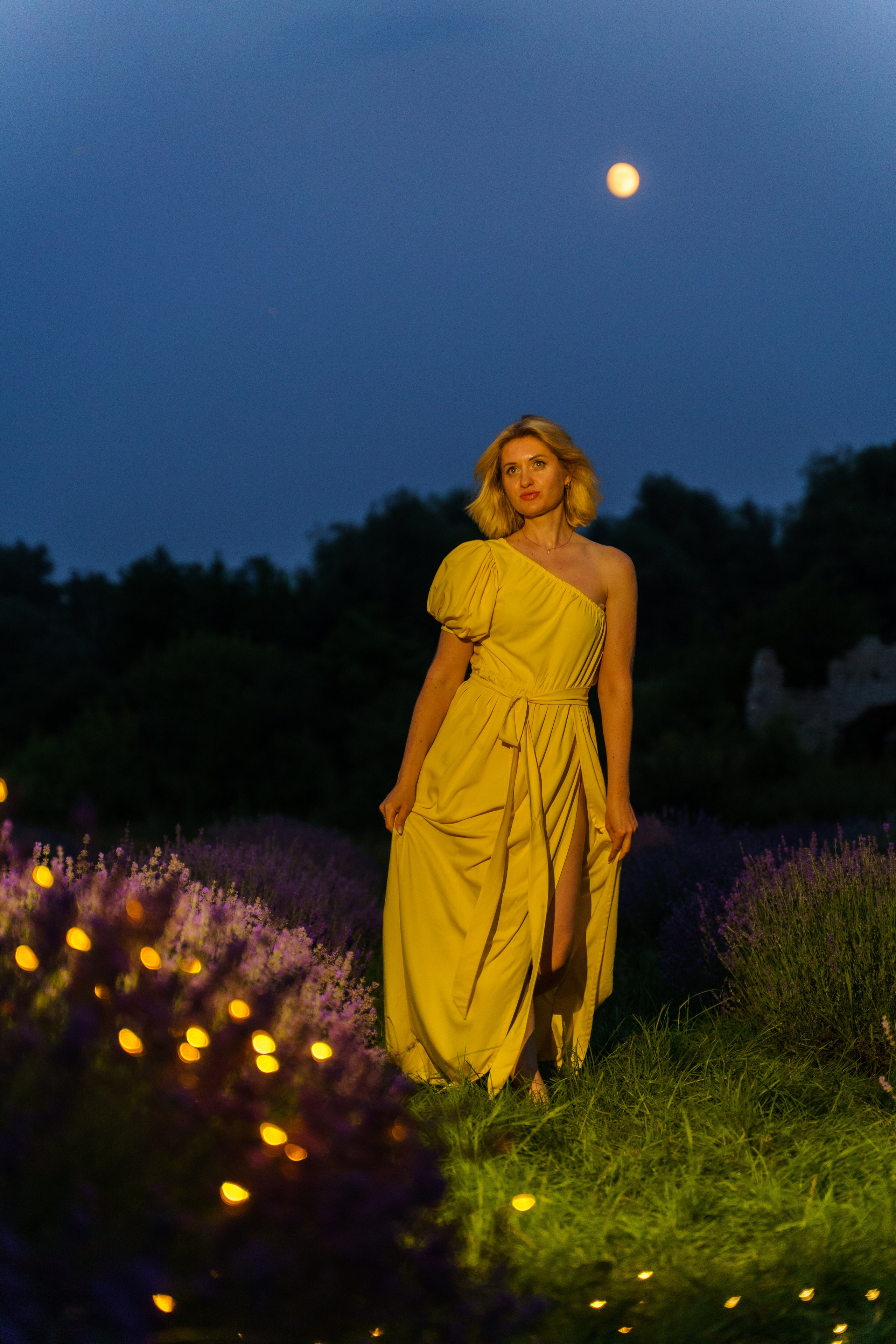 Індивідуальна фотосесія в лаванді в сутінках. Сімейний фотограф Київ Наталія Шкаврон