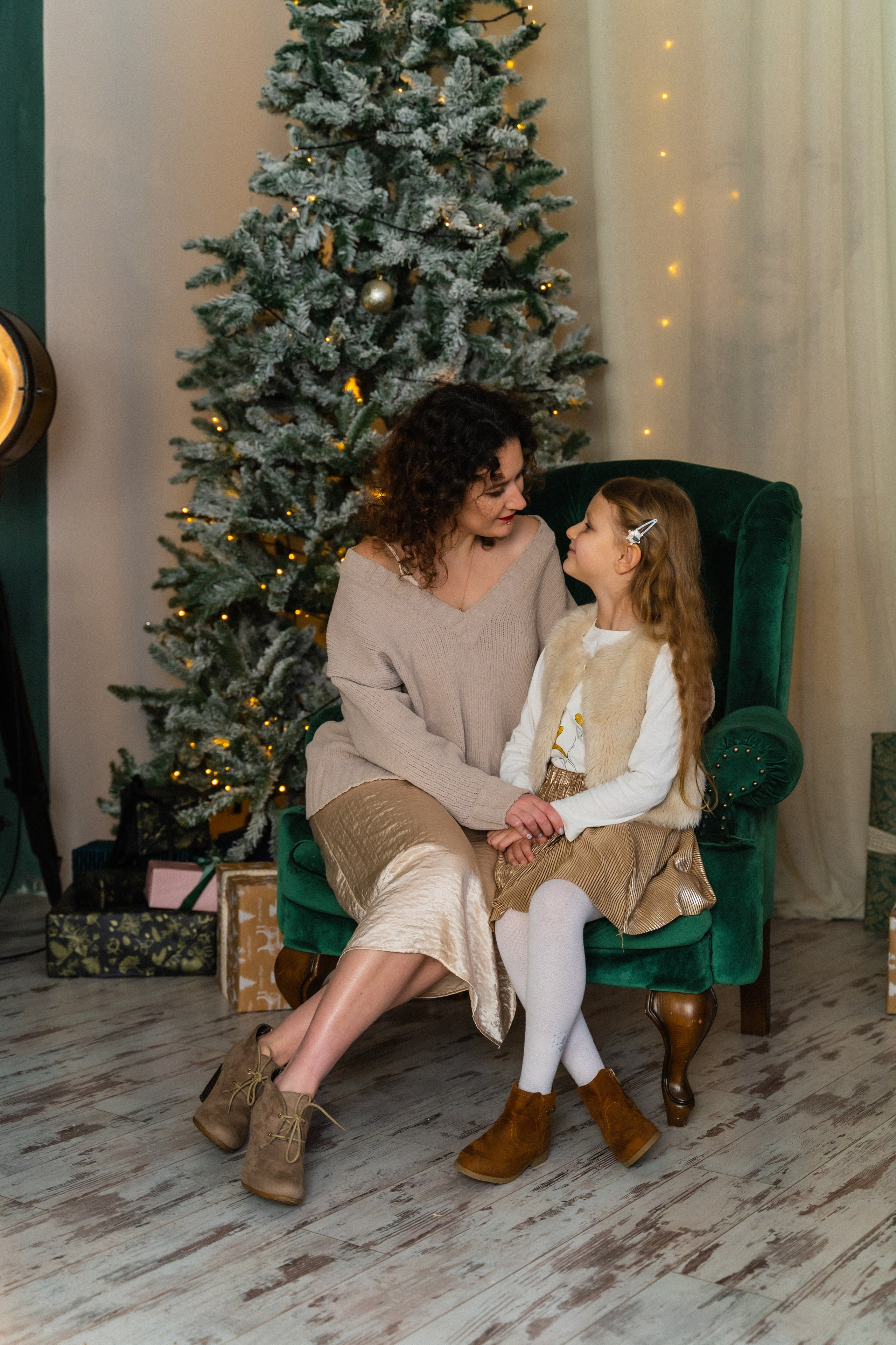 Новорічна фотосесія мама і доня. Сімейний фотограф Київ Наталія Шкаврон