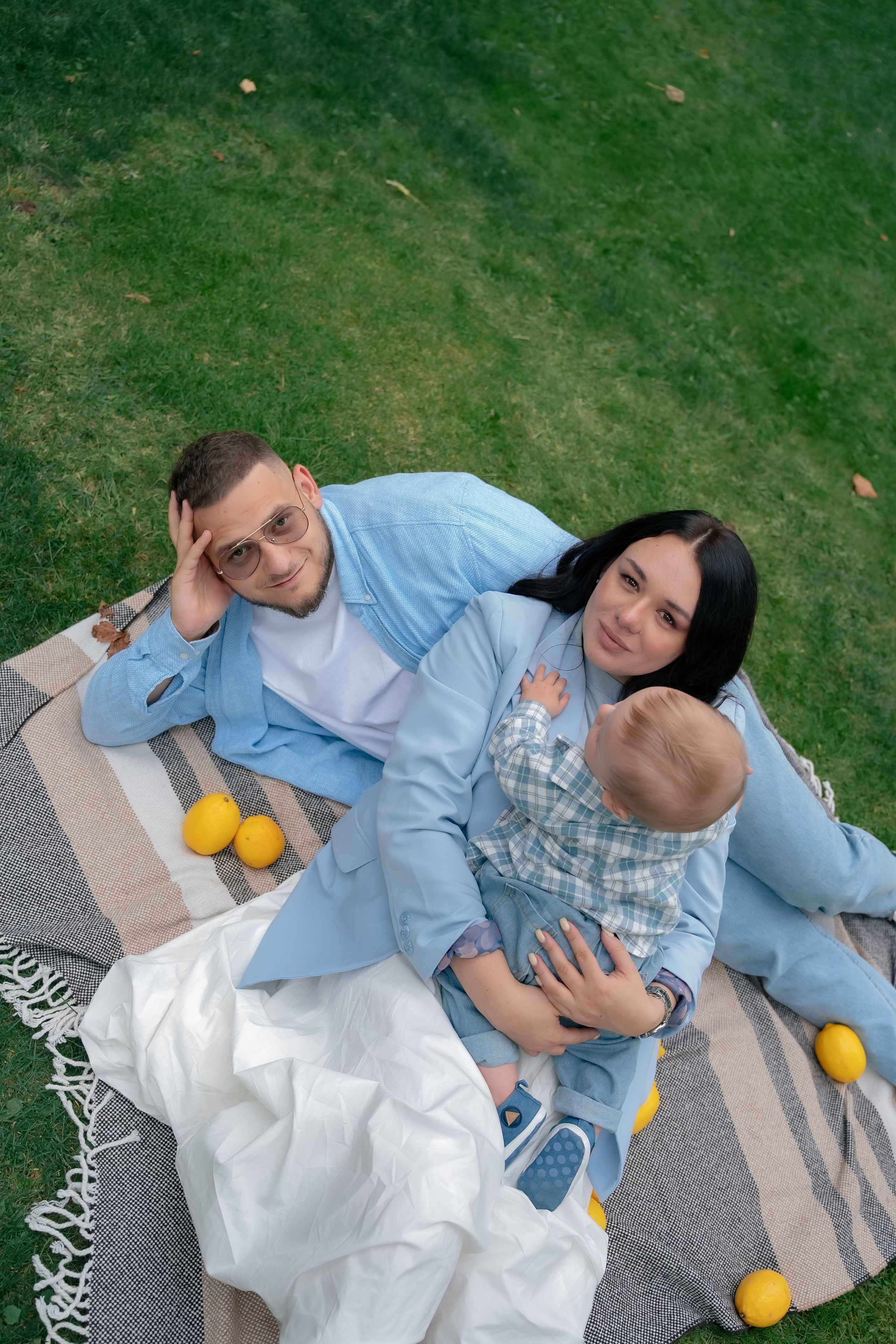 Сімейна фотосесія у парку Прага. Сімейний фотограф Київ Наталія Шкаврон