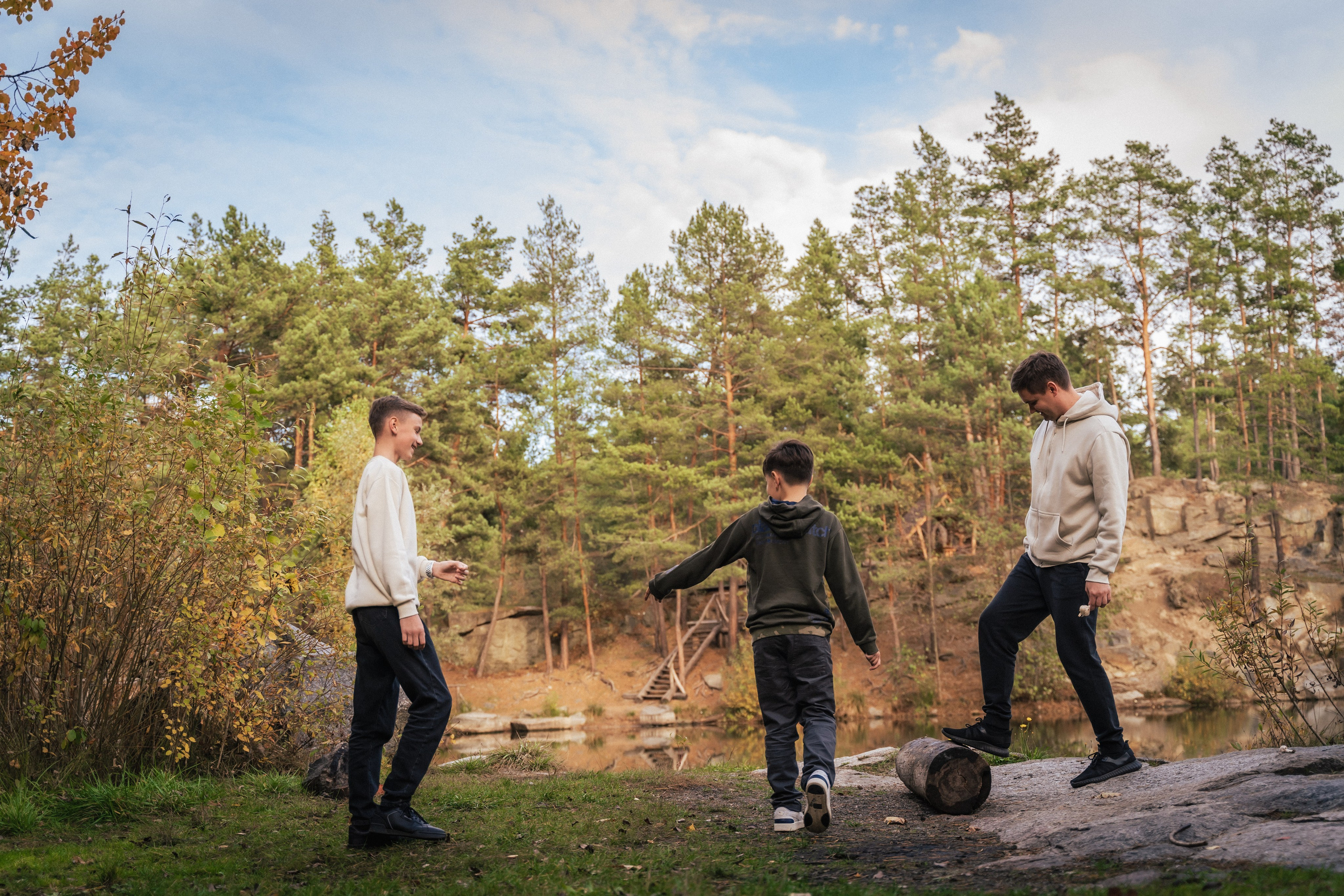 Сімейна фотосесія на природі біля Коростишівського карєру. Сімейний фотограф Київ Наталія Шкаврон