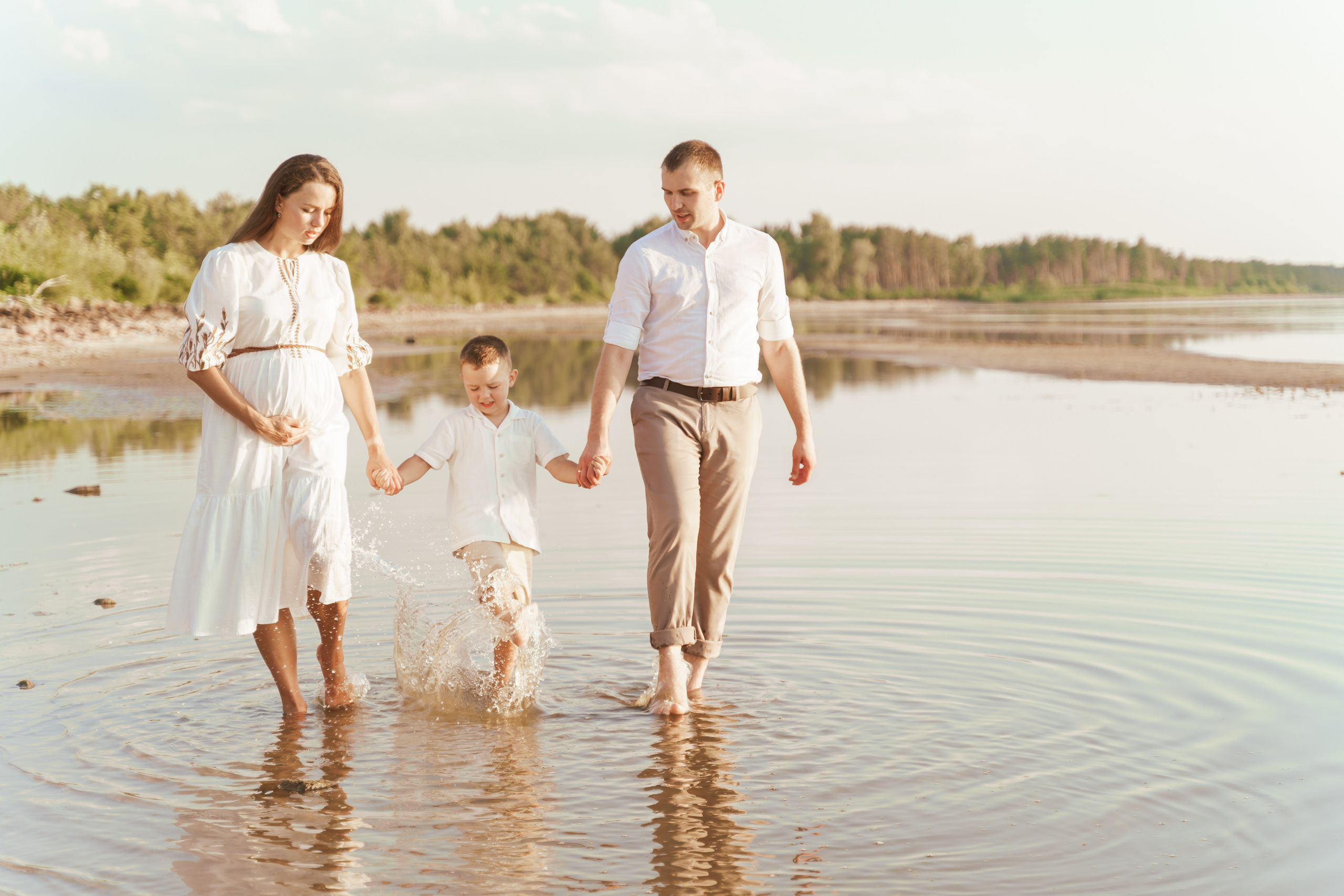 Фотосесія вагітності біля Київського моря. Сімейний фотограф Київ Наталія Шкаврон