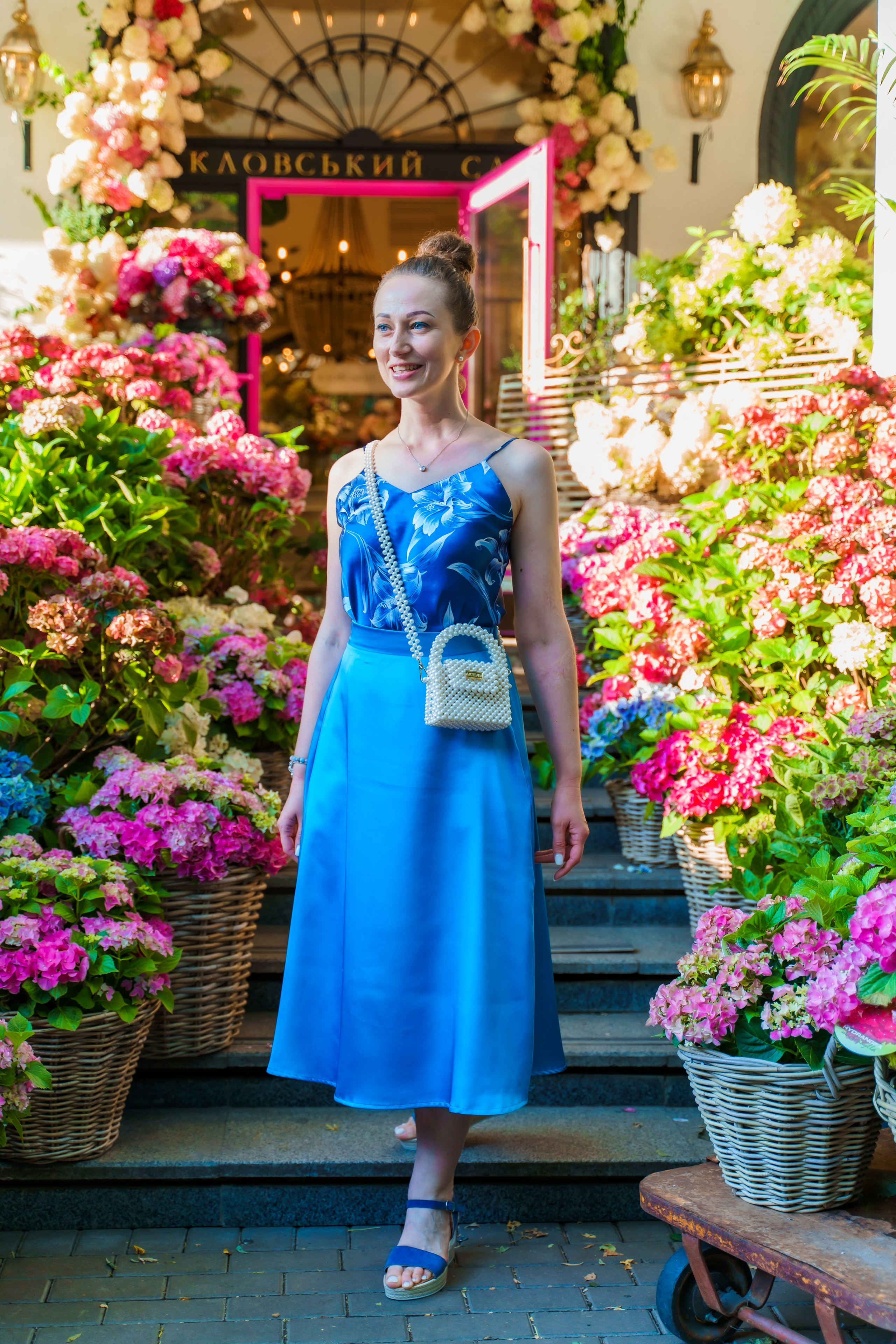 Індивідуальна фотосесія в гортензіях у Клов саду. Сімейний фотограф Київ Наталія Шкаврон